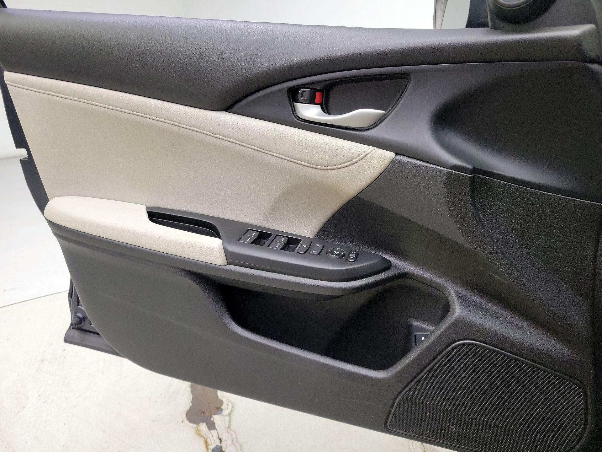 Thumbnail: 2020 Honda Insight - 12