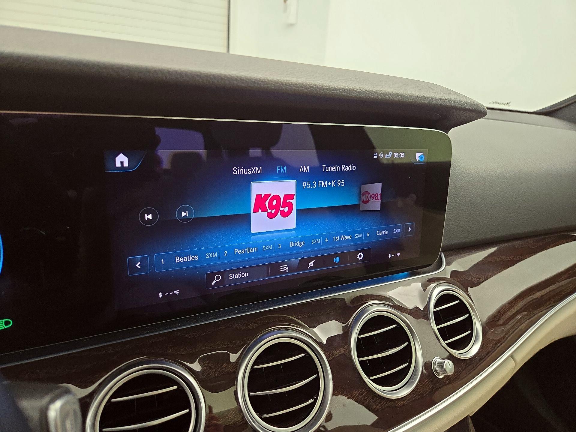 Thumbnail: 2021 Mercedes-Benz E-Class - 16