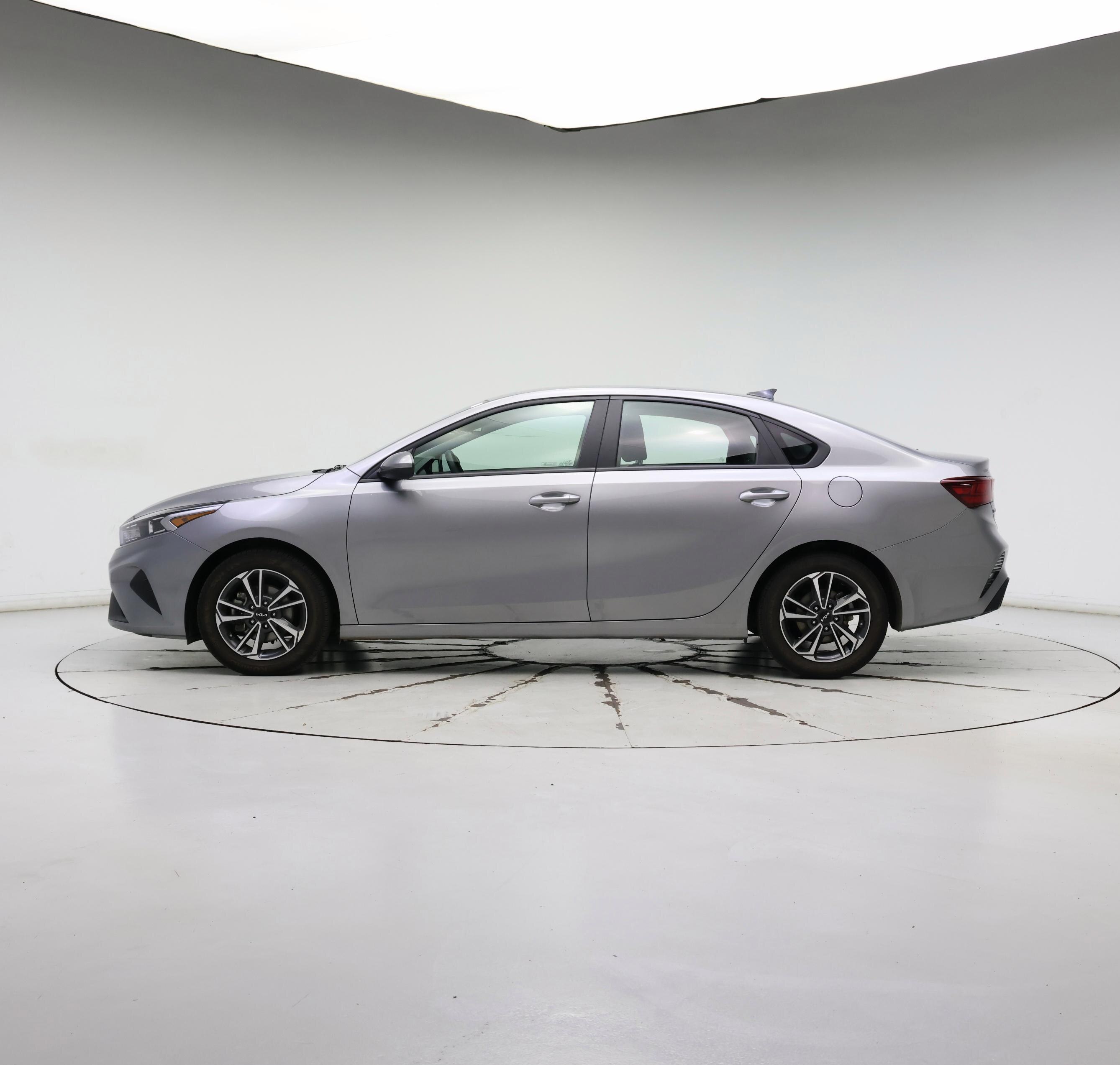 Thumbnail: 2023 Kia Forte - 3