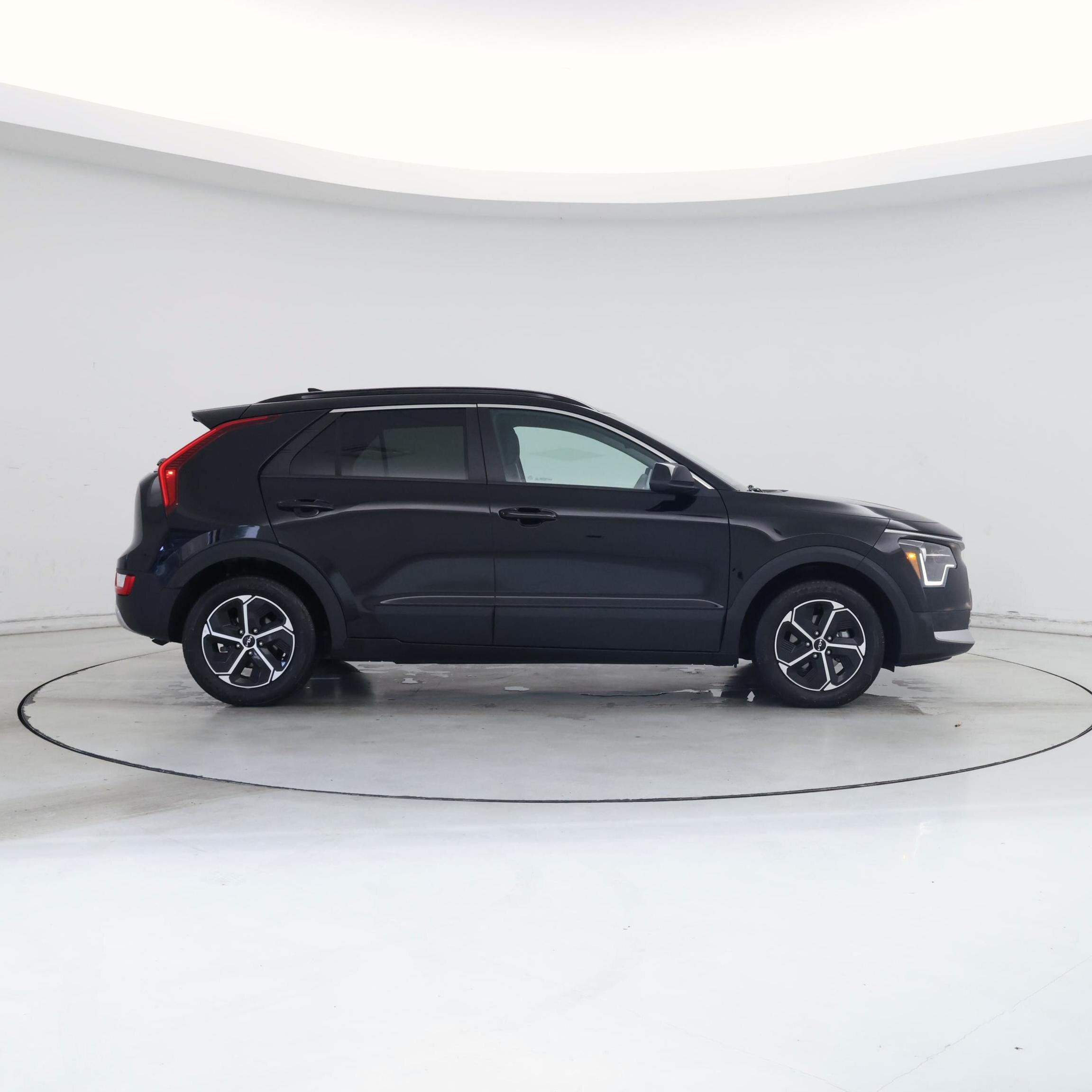 Thumbnail: 2023 Kia Niro - 7