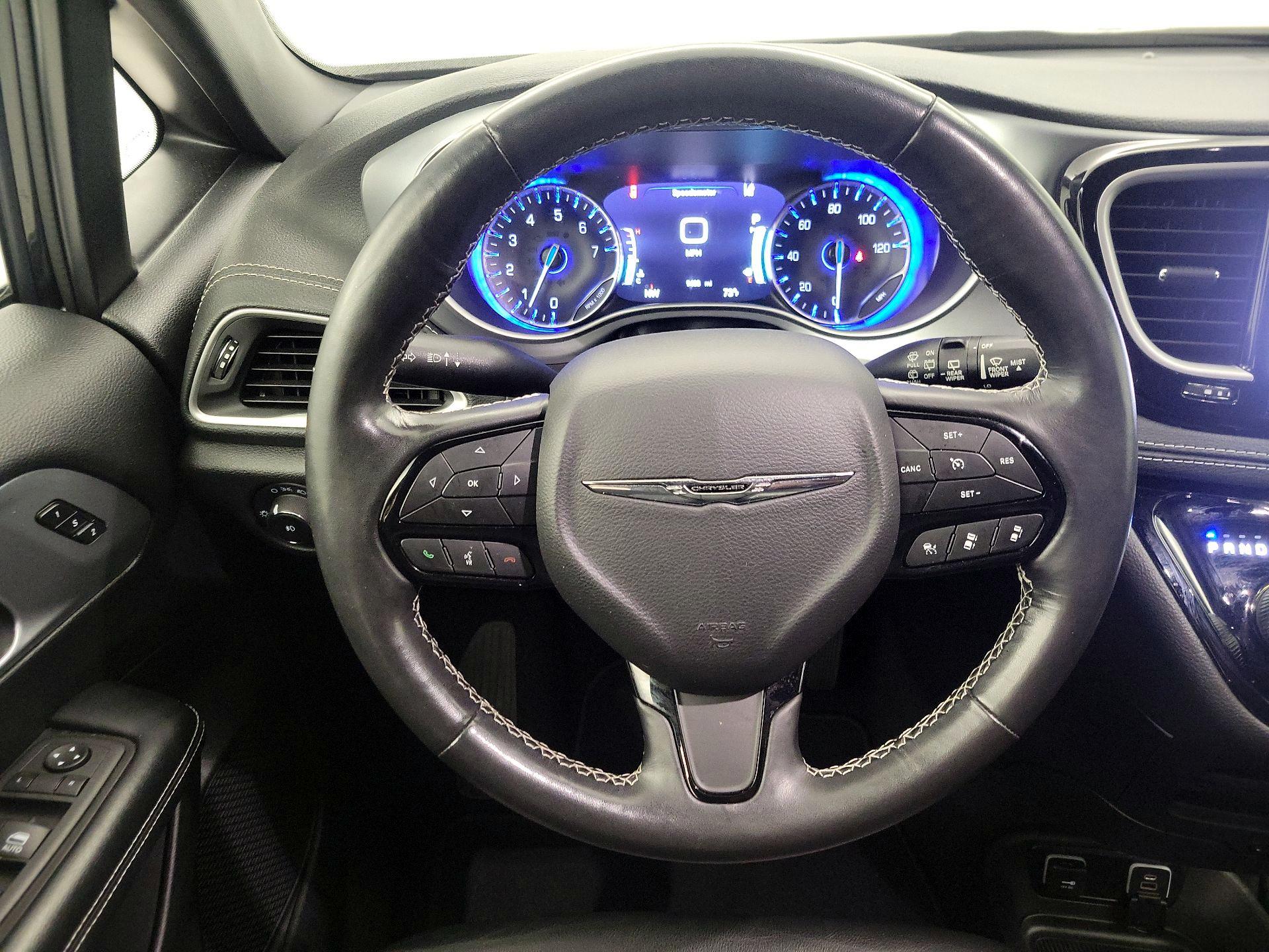 Thumbnail: 2021 Chrysler Pacifica - 10