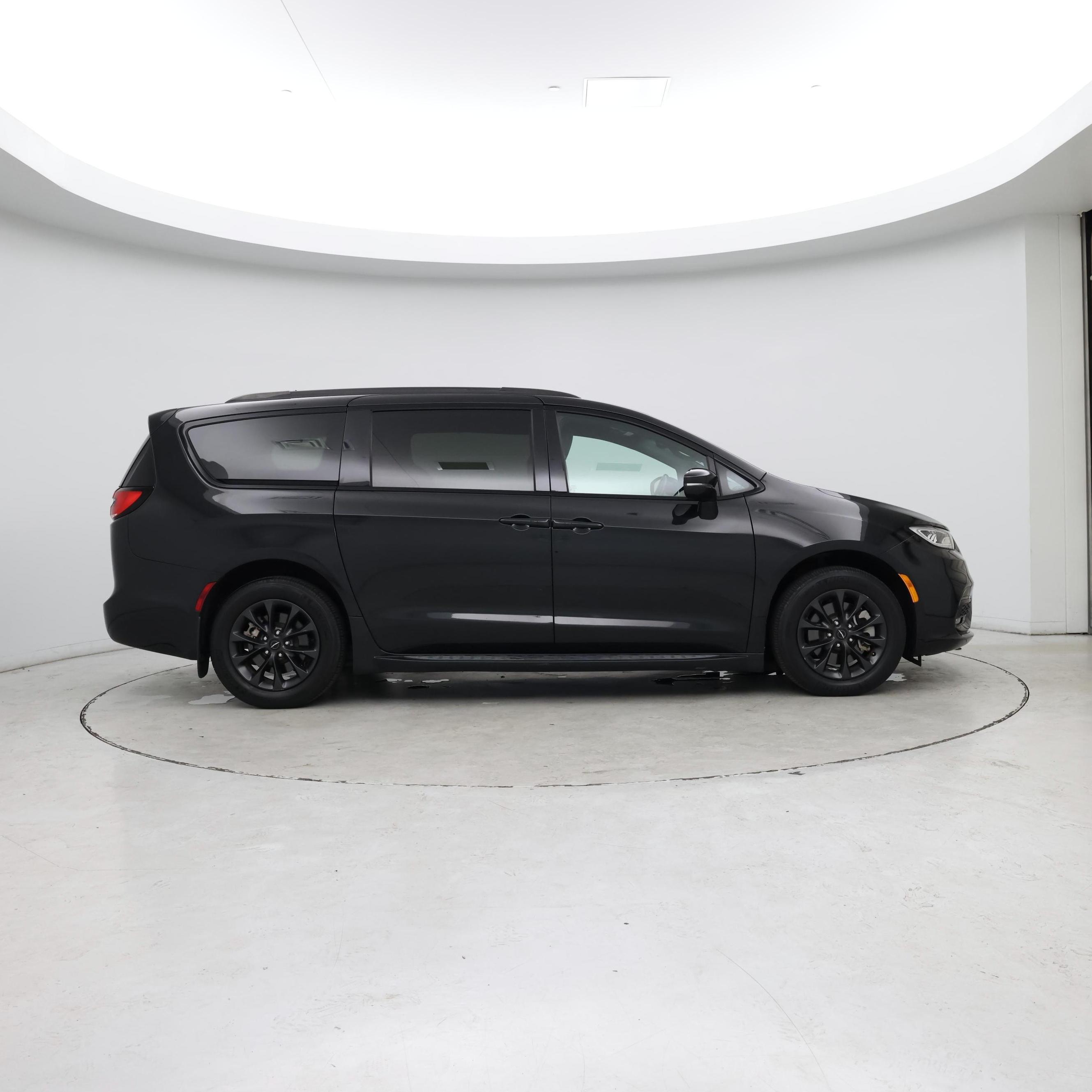 Thumbnail: 2021 Chrysler Pacifica - 7