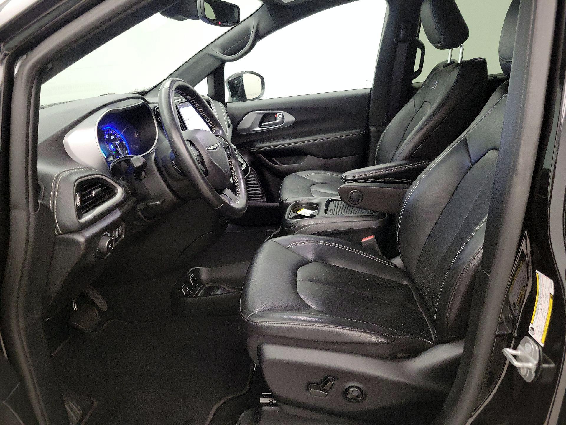 Thumbnail: 2021 Chrysler Pacifica - 11