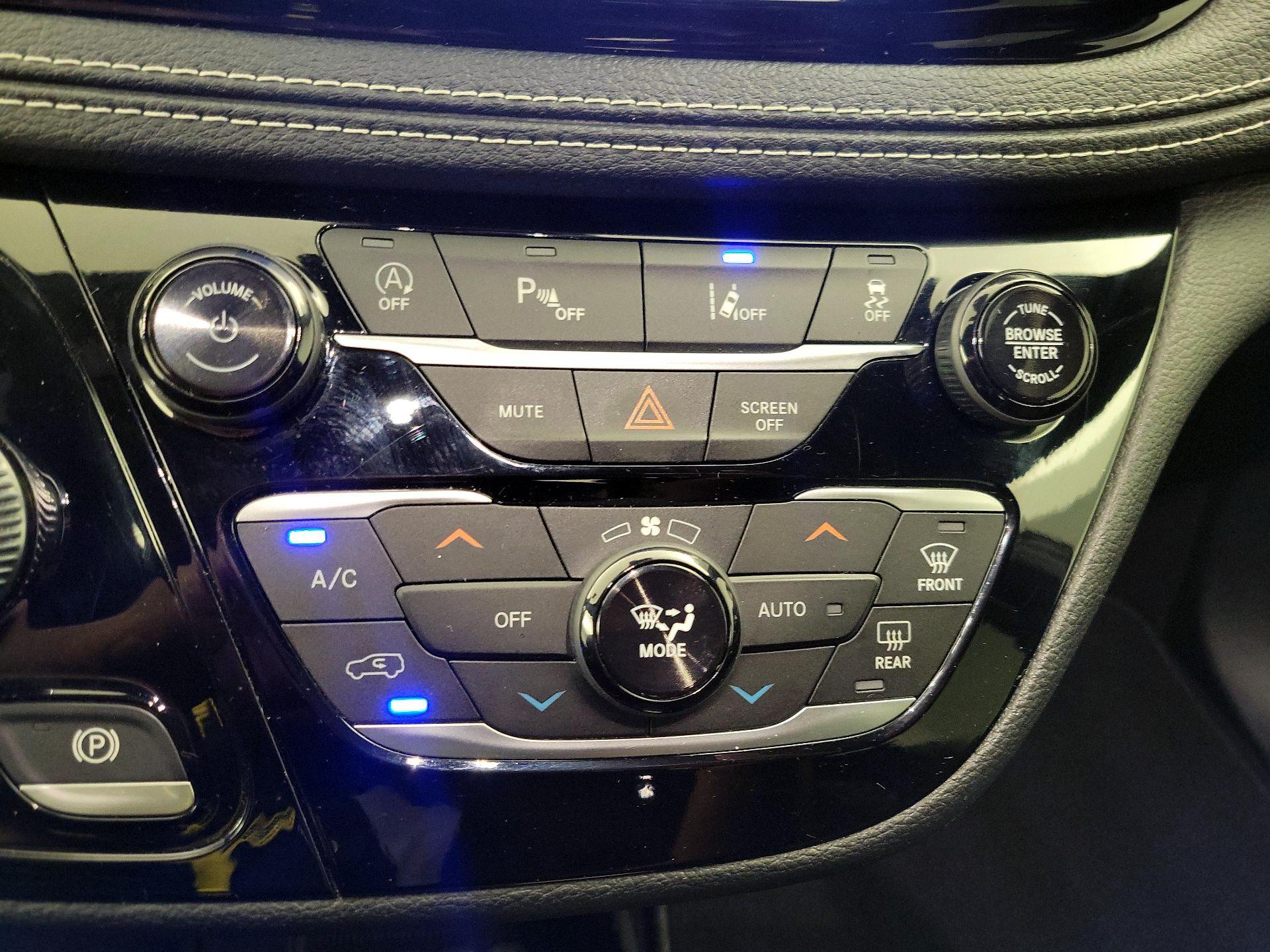 Thumbnail: 2021 Chrysler Pacifica - 17