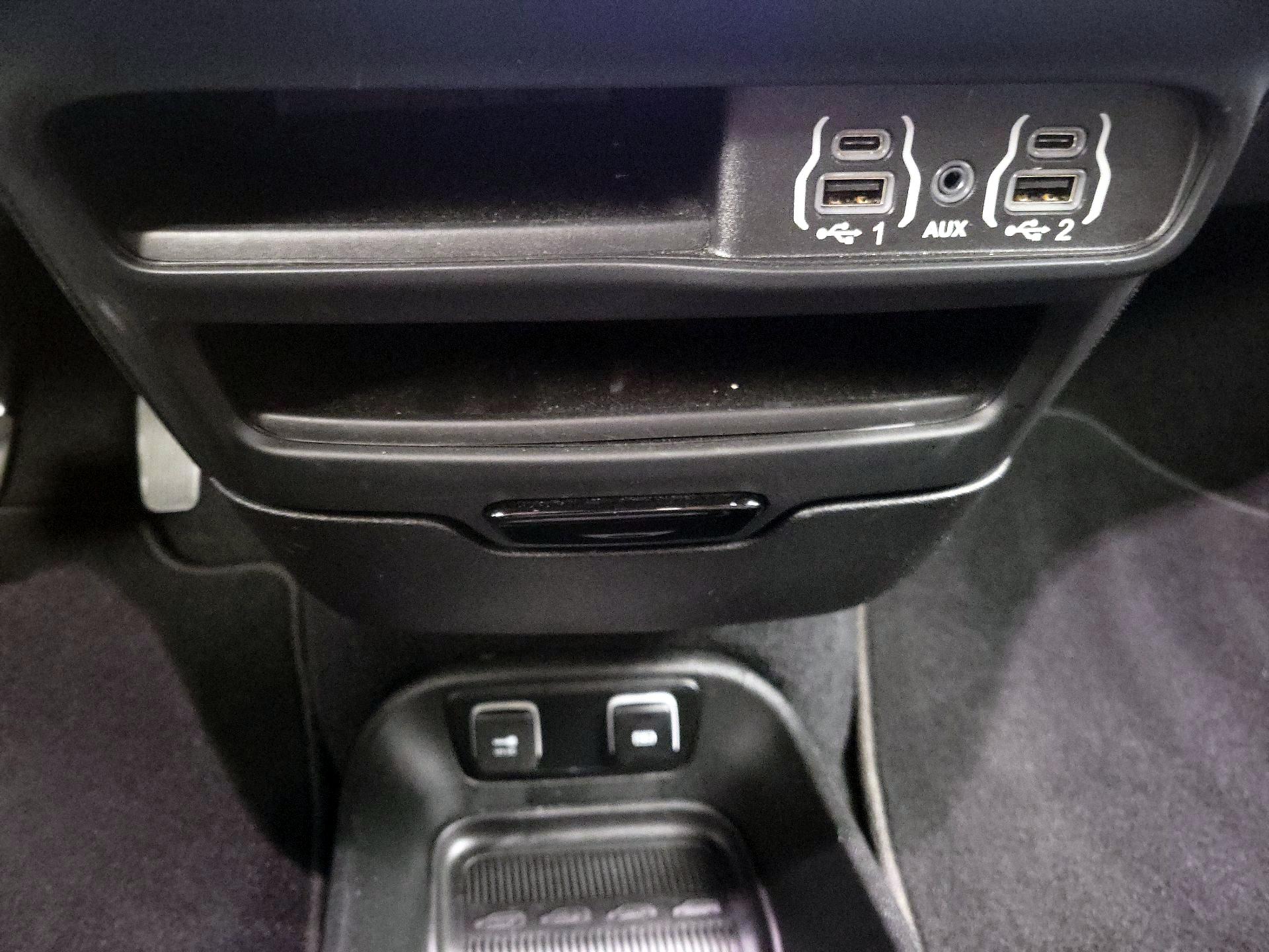 Thumbnail: 2021 Chrysler Pacifica - 19