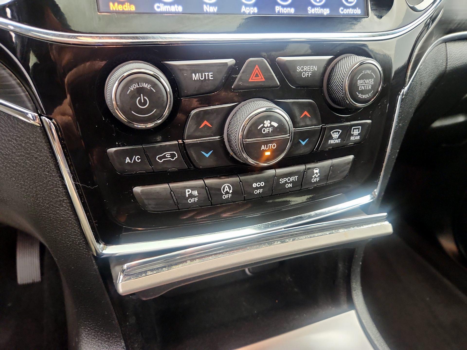 Thumbnail: 2022 Jeep Grand Cherokee - 17