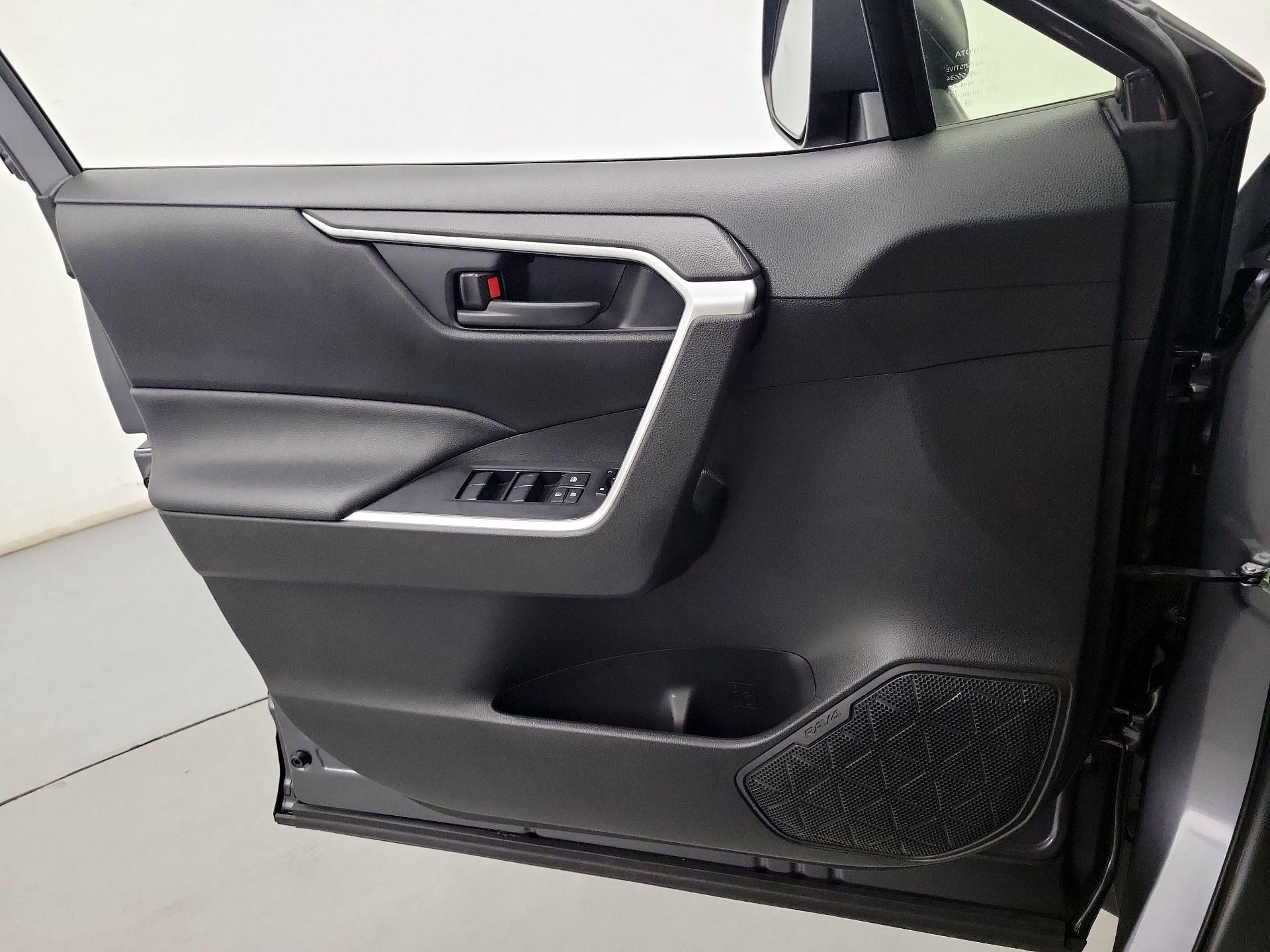 Thumbnail: 2020 Toyota RAV4 - 12