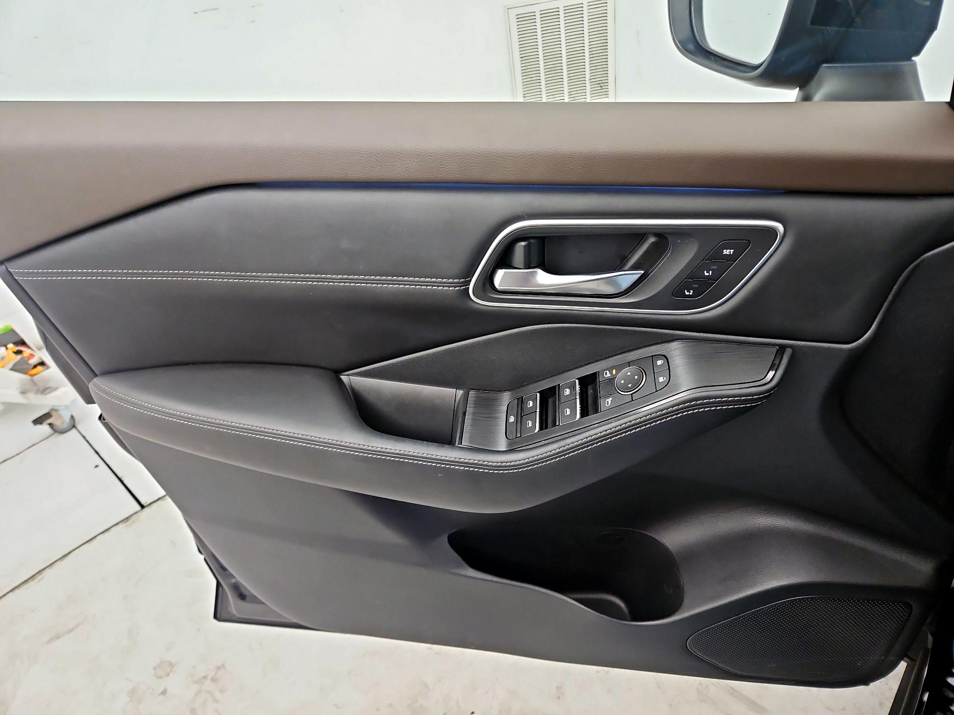 Thumbnail: 2023 Nissan Rogue - 12