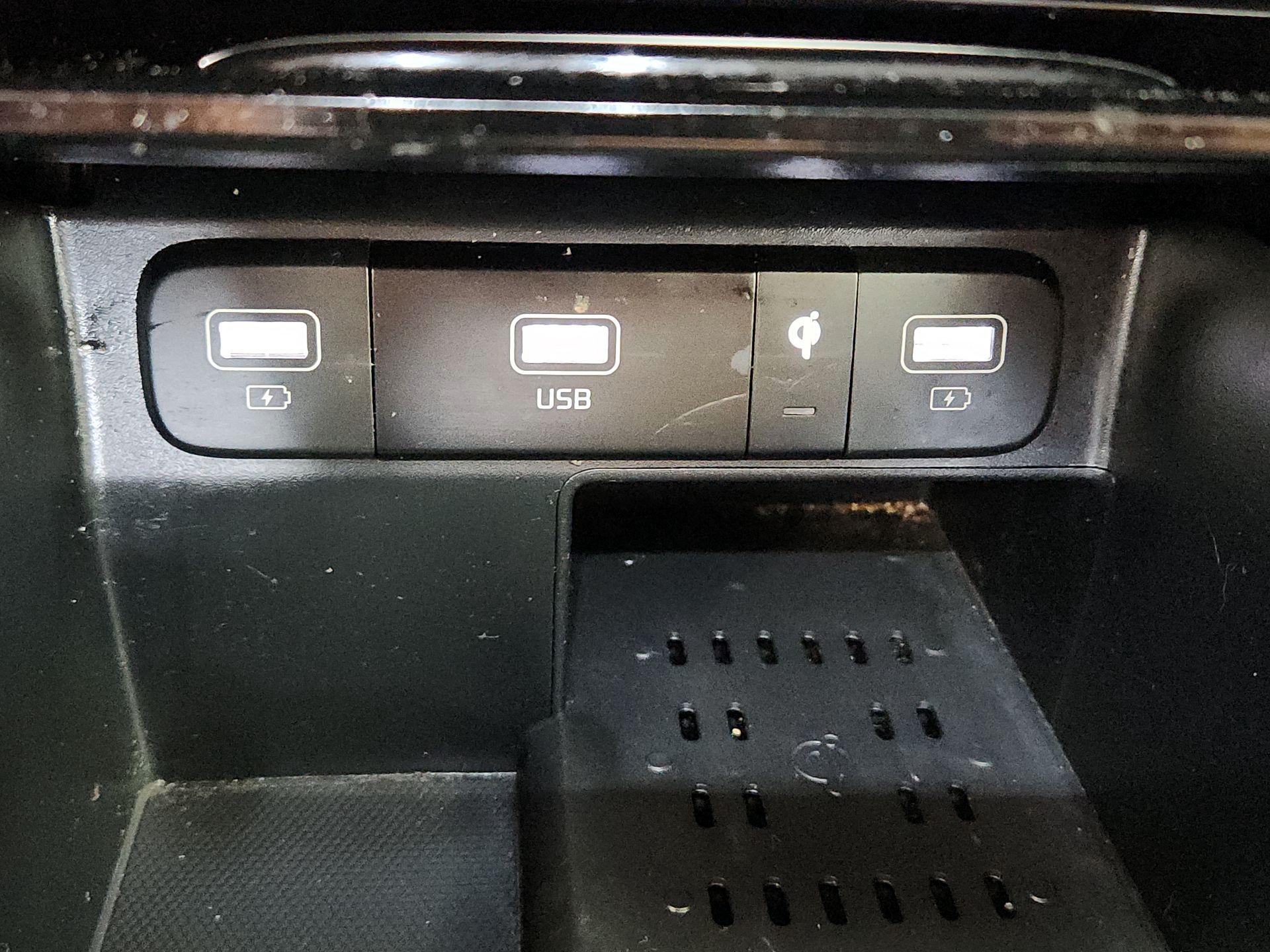 Thumbnail: 2022 Kia Sorento - 19