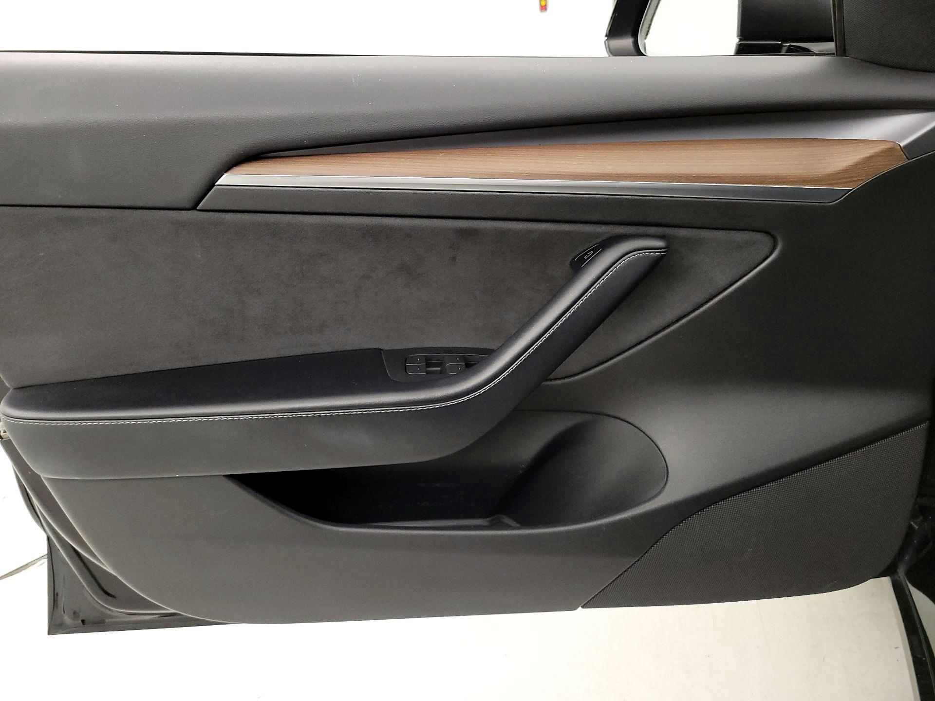 Thumbnail: 2022 Tesla Model 3 - 12