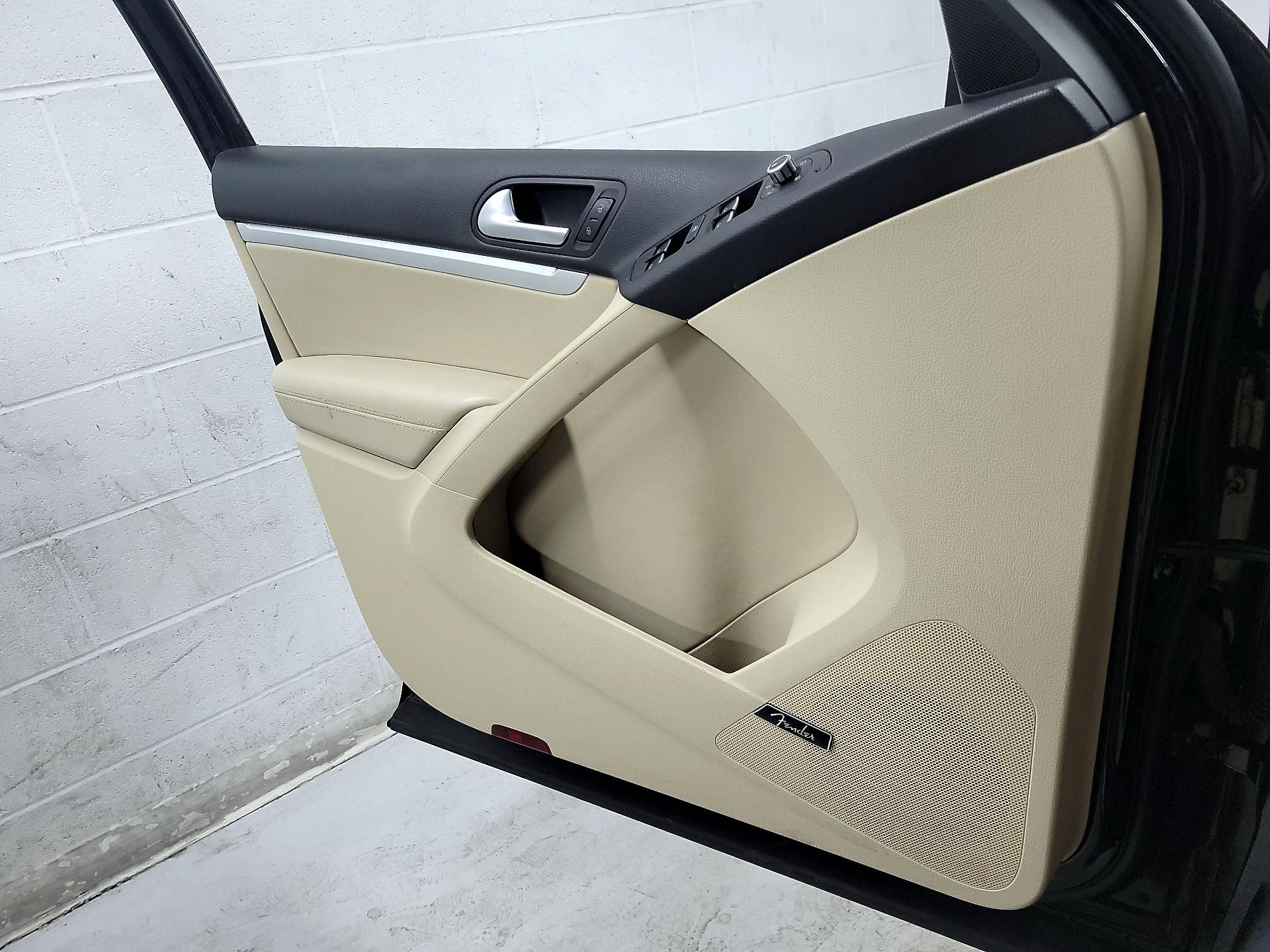 Thumbnail: 2014 Volkswagen Tiguan - 12