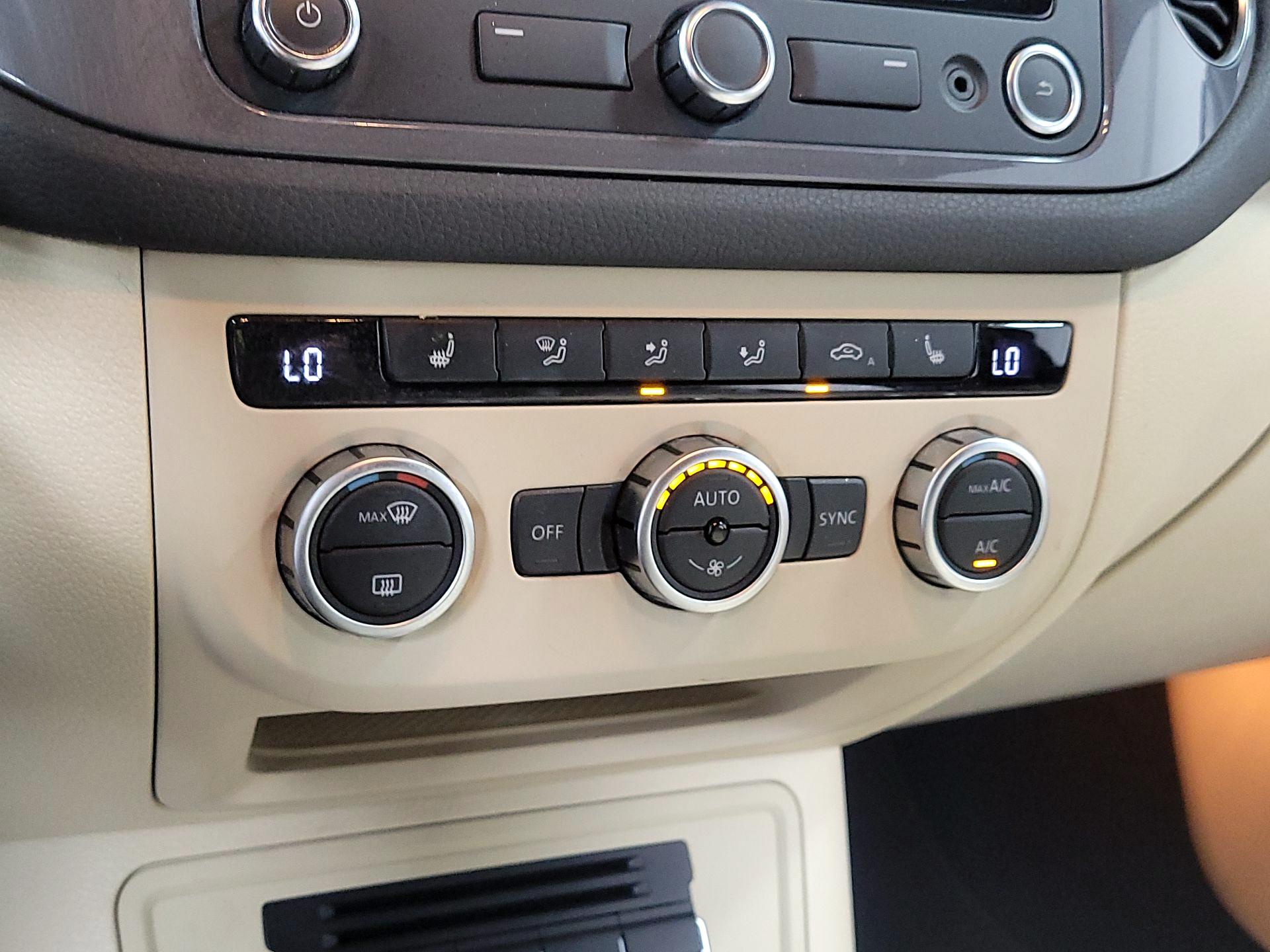 Thumbnail: 2014 Volkswagen Tiguan - 15