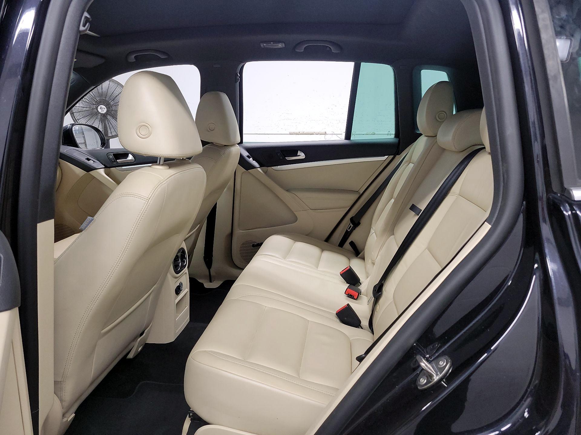 Thumbnail: 2014 Volkswagen Tiguan - 17