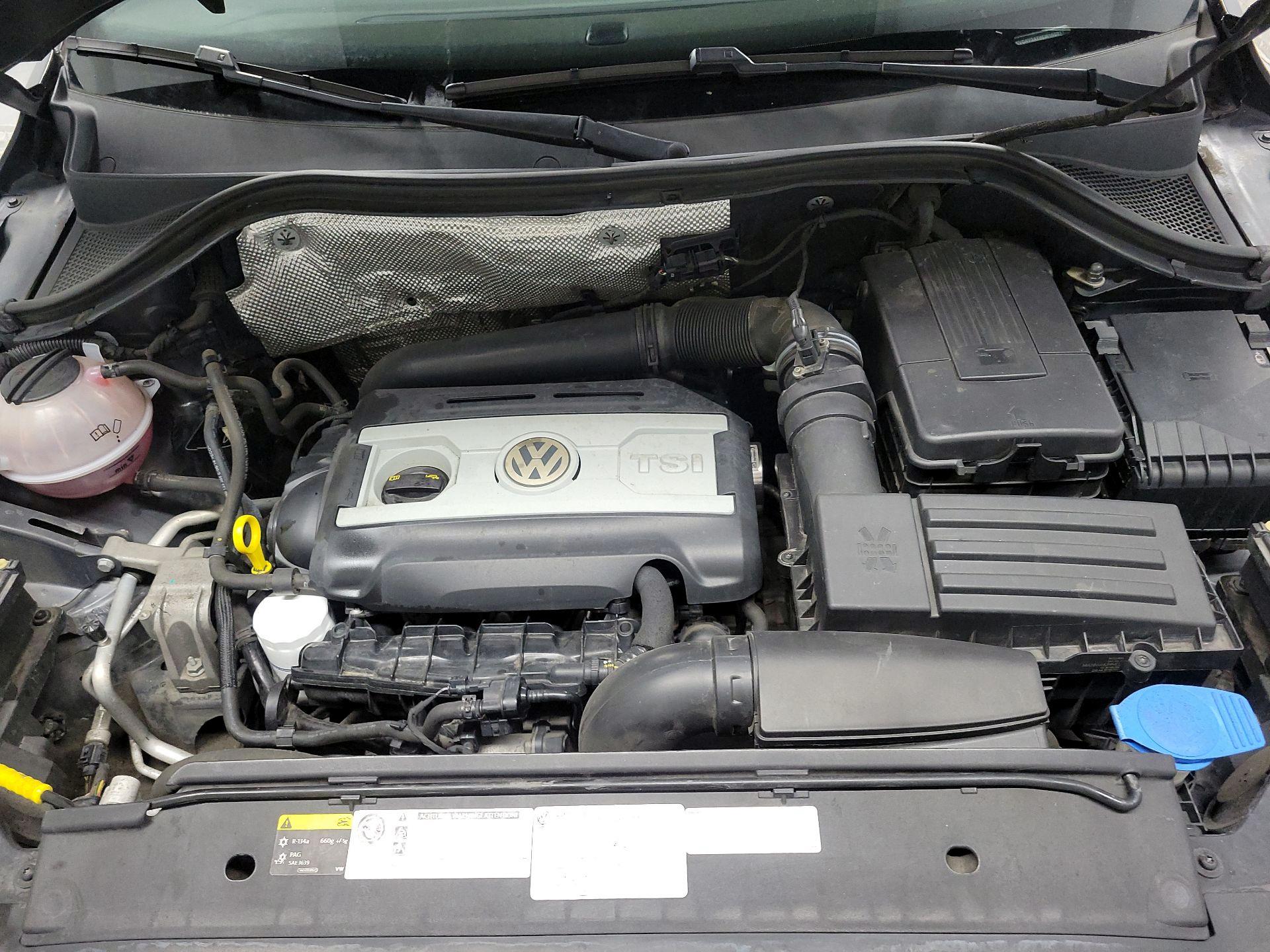 Thumbnail: 2014 Volkswagen Tiguan - 19
