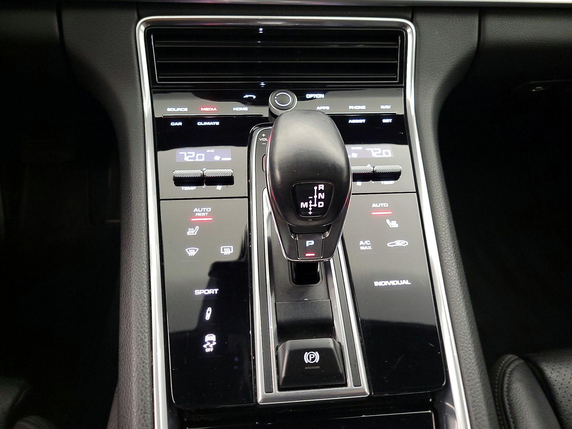 Thumbnail: 2020 Porsche Panamera - 18