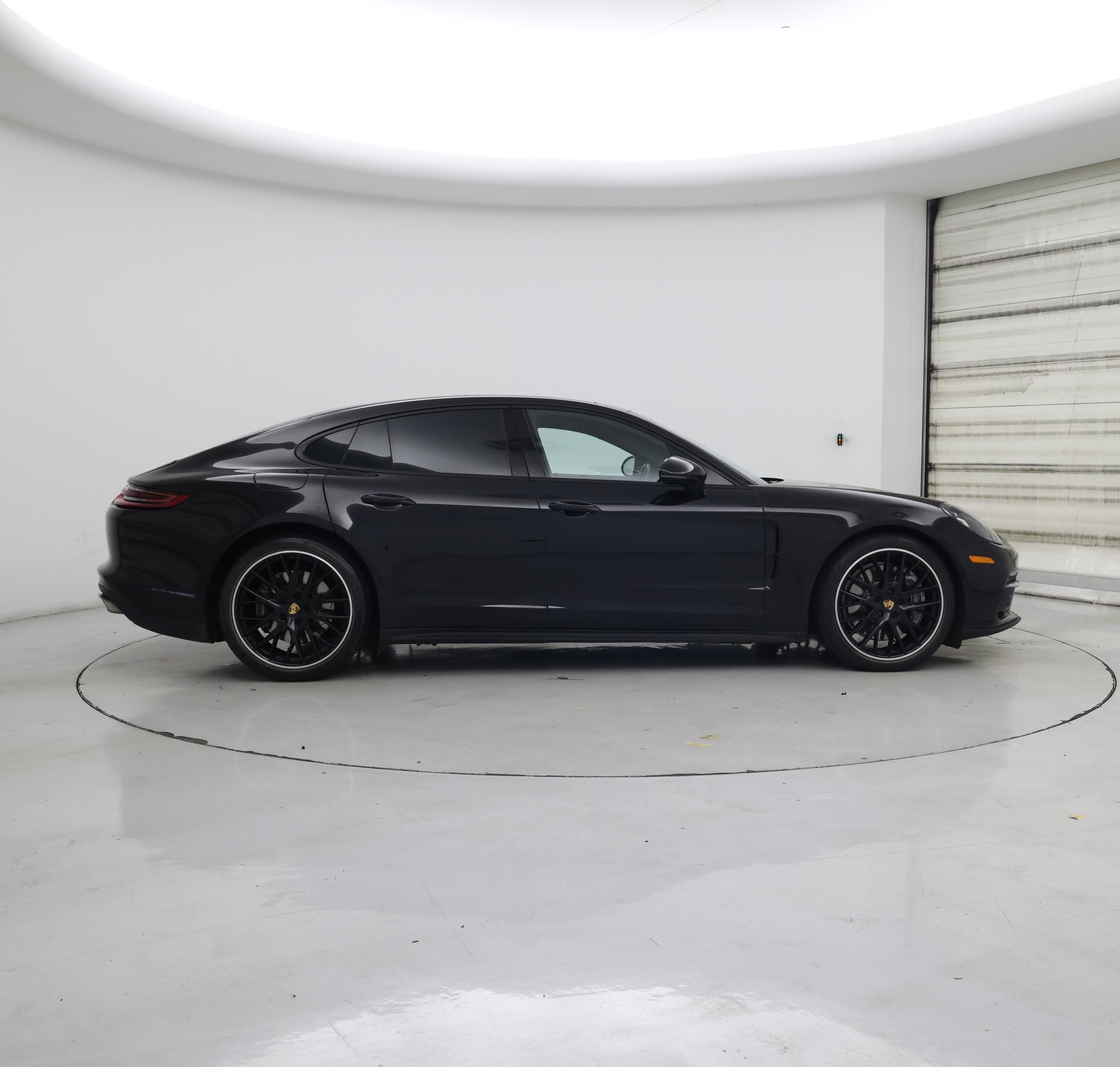 Thumbnail: 2020 Porsche Panamera - 7