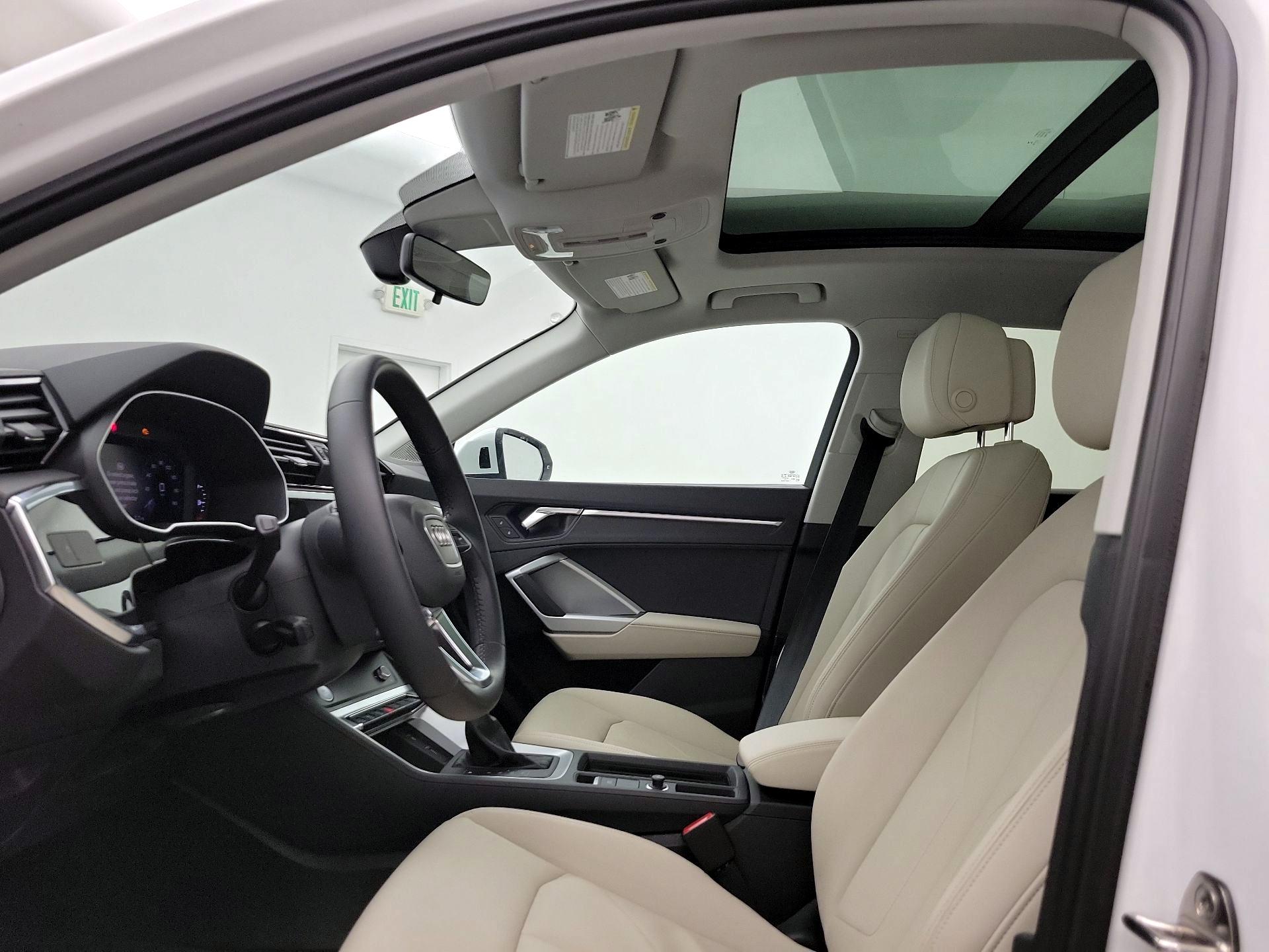 Thumbnail: 2019 Audi Q3 - 19