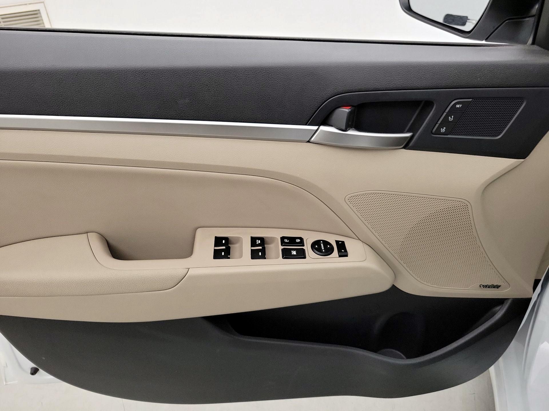 Thumbnail: 2020 Hyundai Elantra - 12