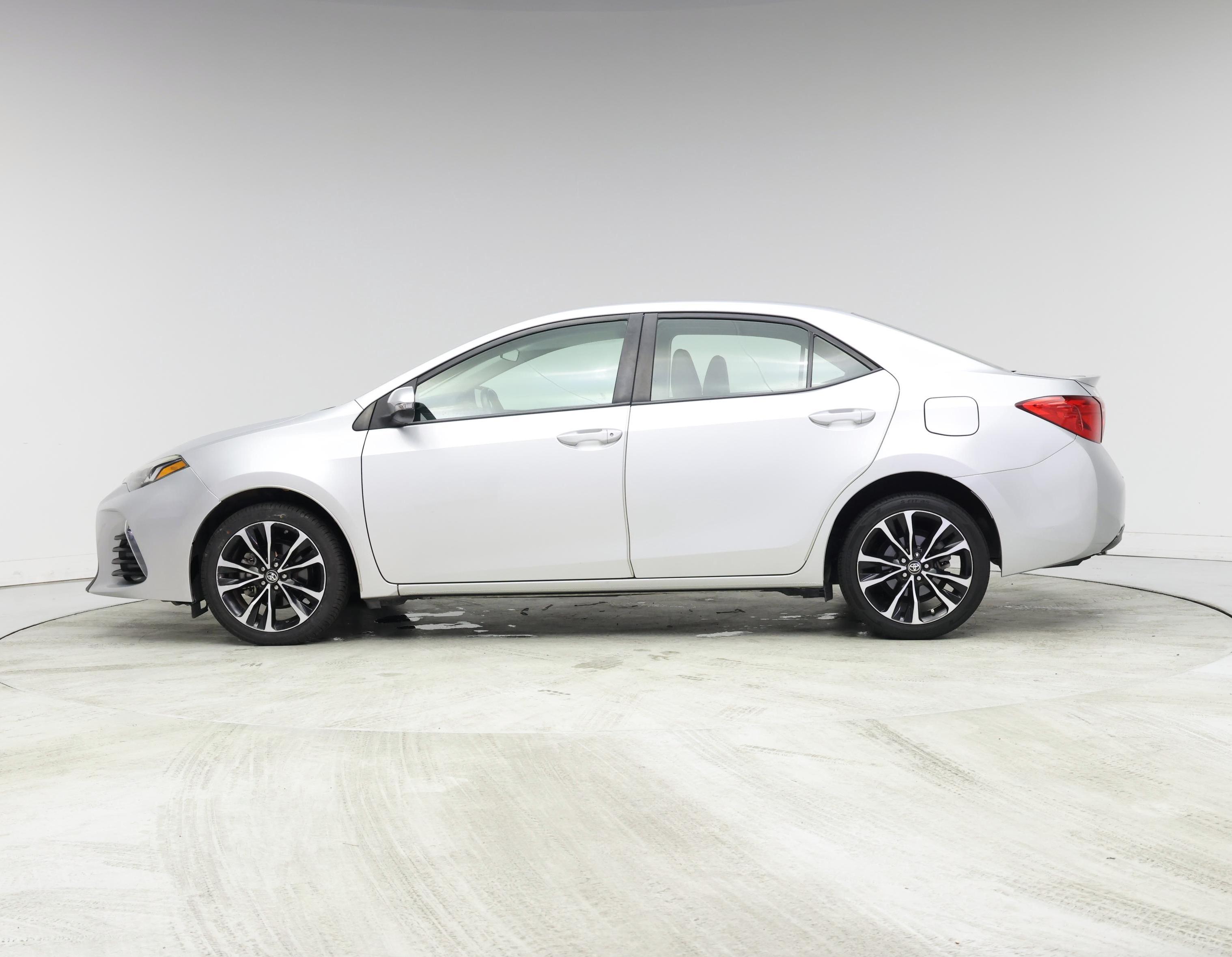 Thumbnail: 2018 Toyota Corolla - 3