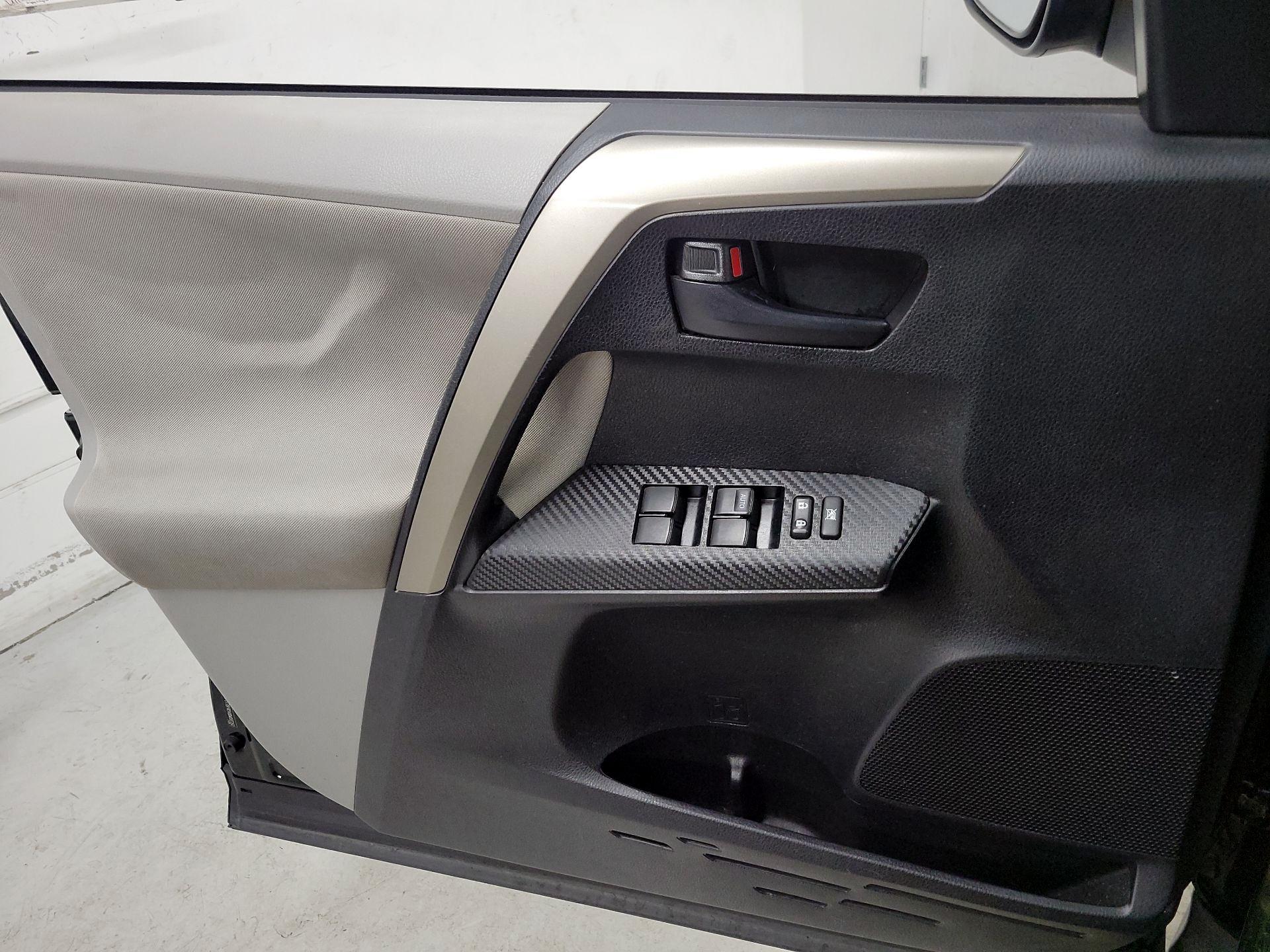 Thumbnail: 2013 Toyota RAV4 - 12