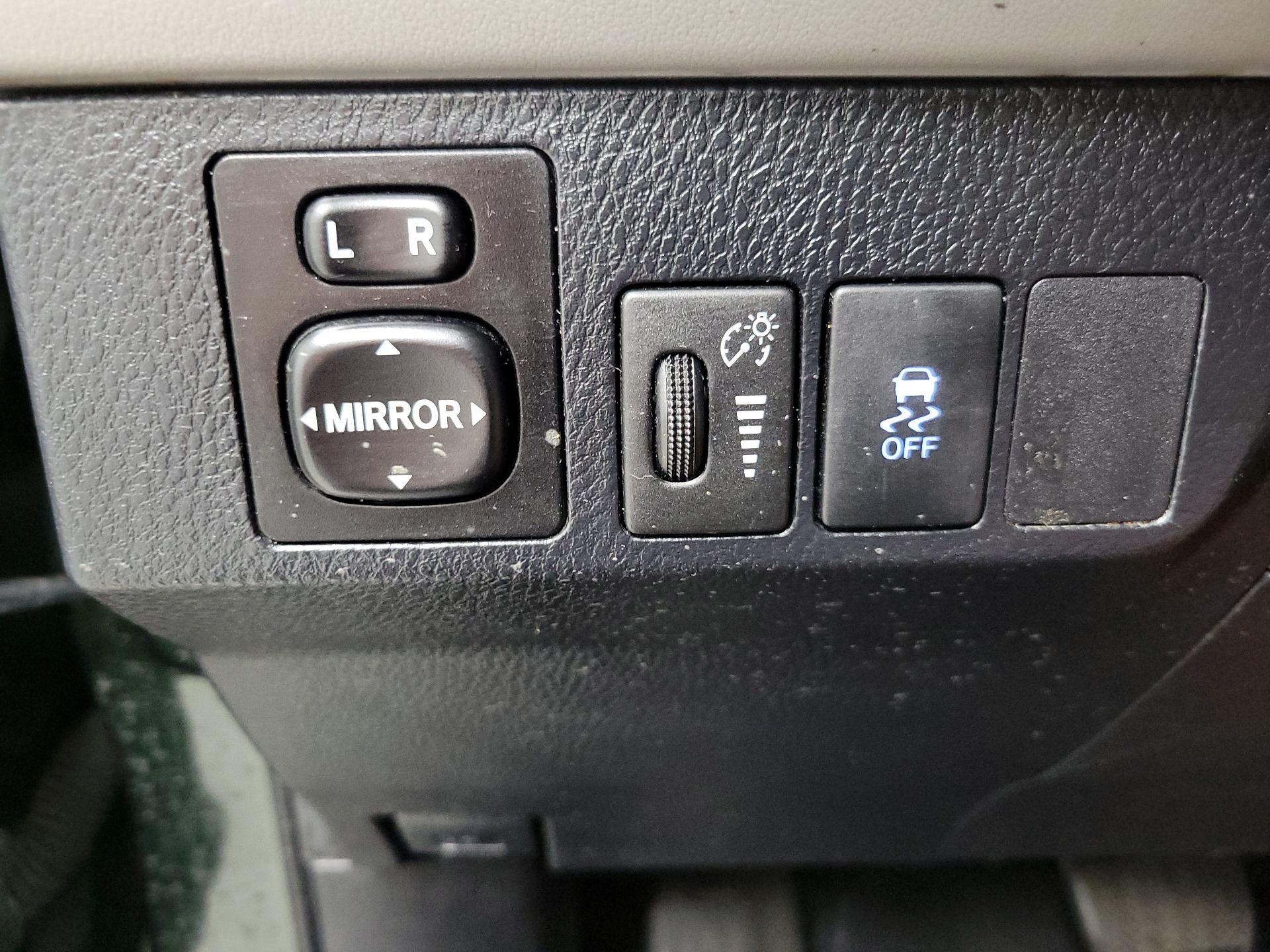 Thumbnail: 2013 Toyota RAV4 - 13