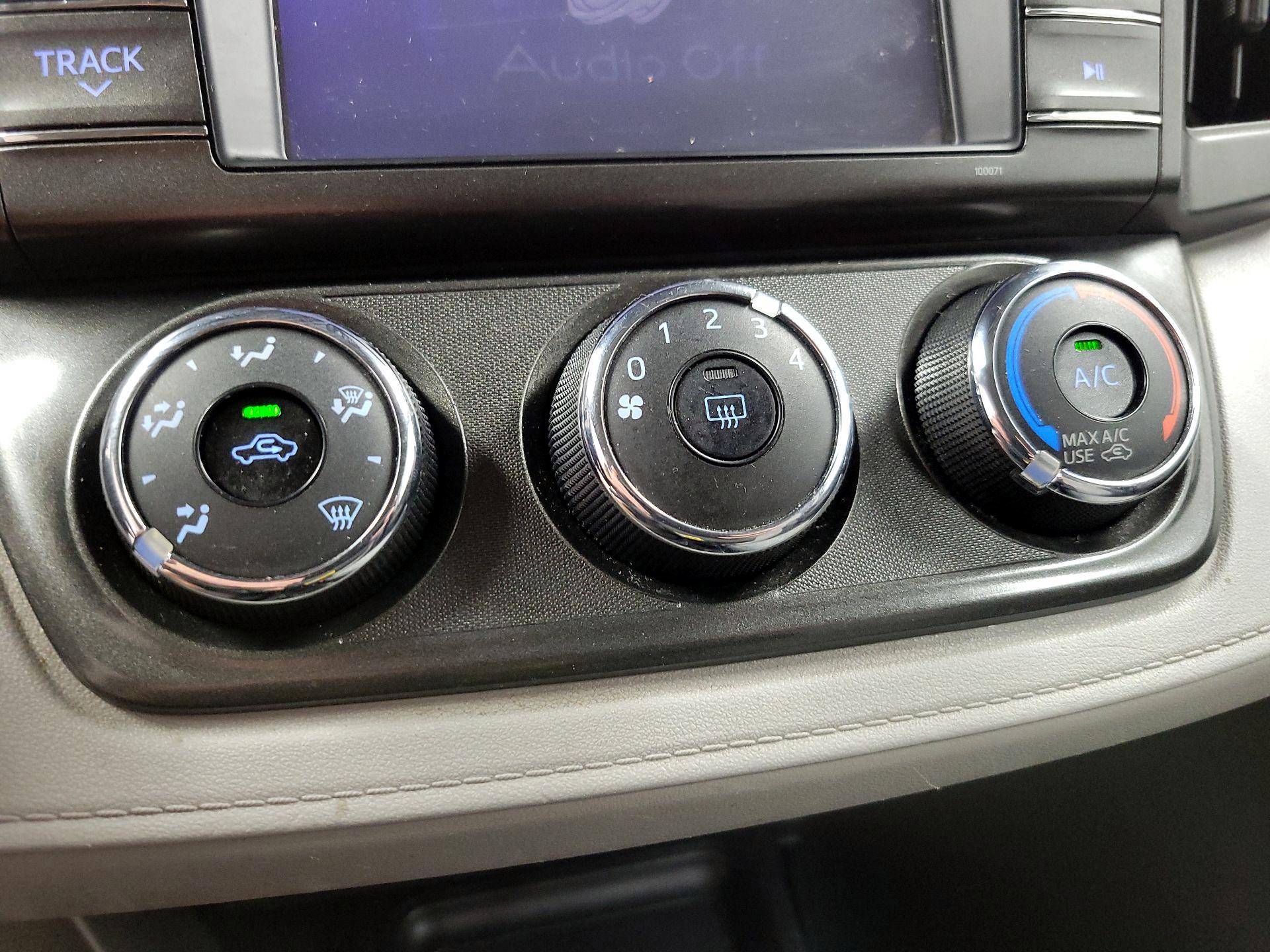 Thumbnail: 2013 Toyota RAV4 - 16