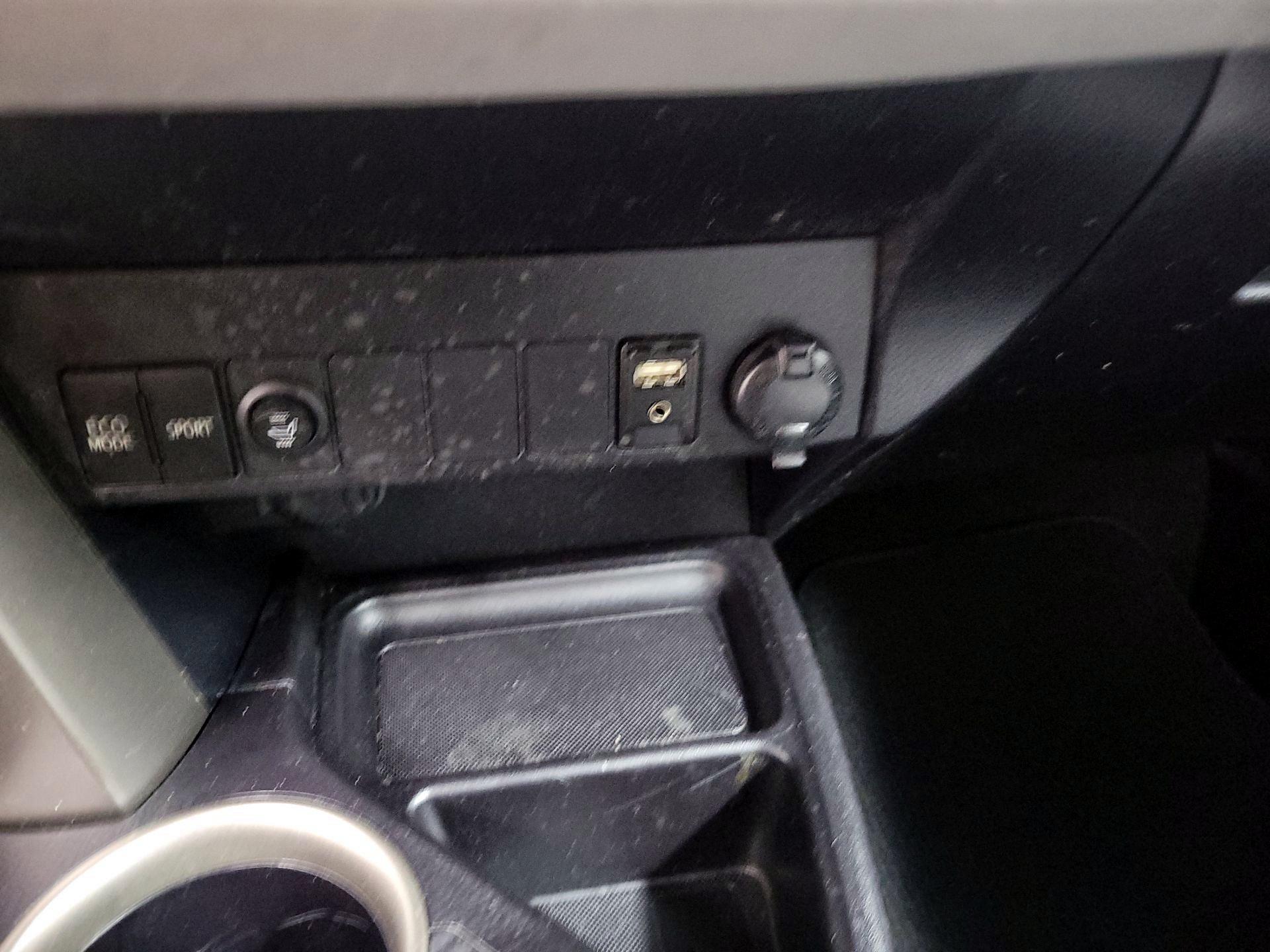 Thumbnail: 2013 Toyota RAV4 - 18