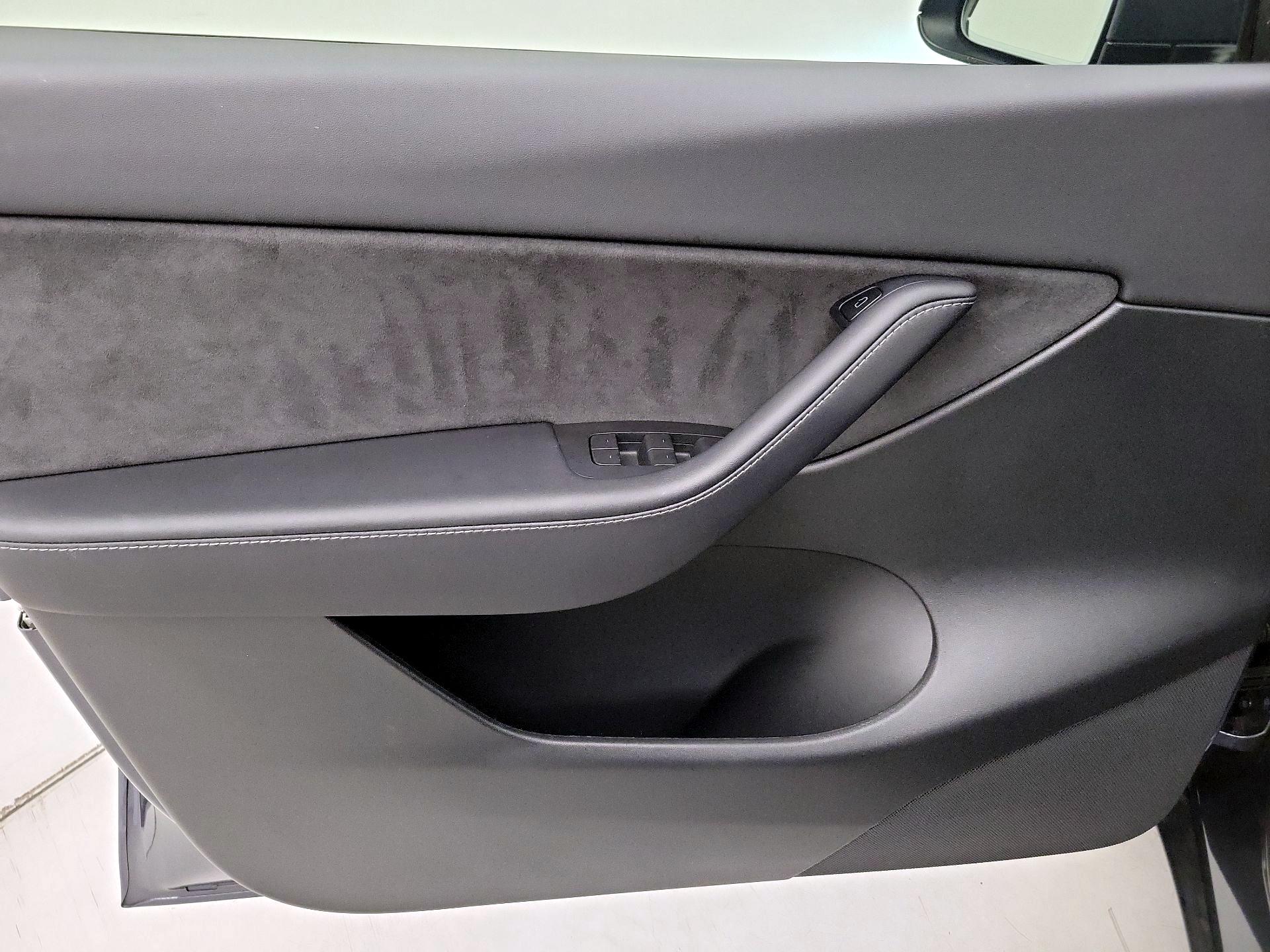 Thumbnail: 2022 Tesla Model Y - 12