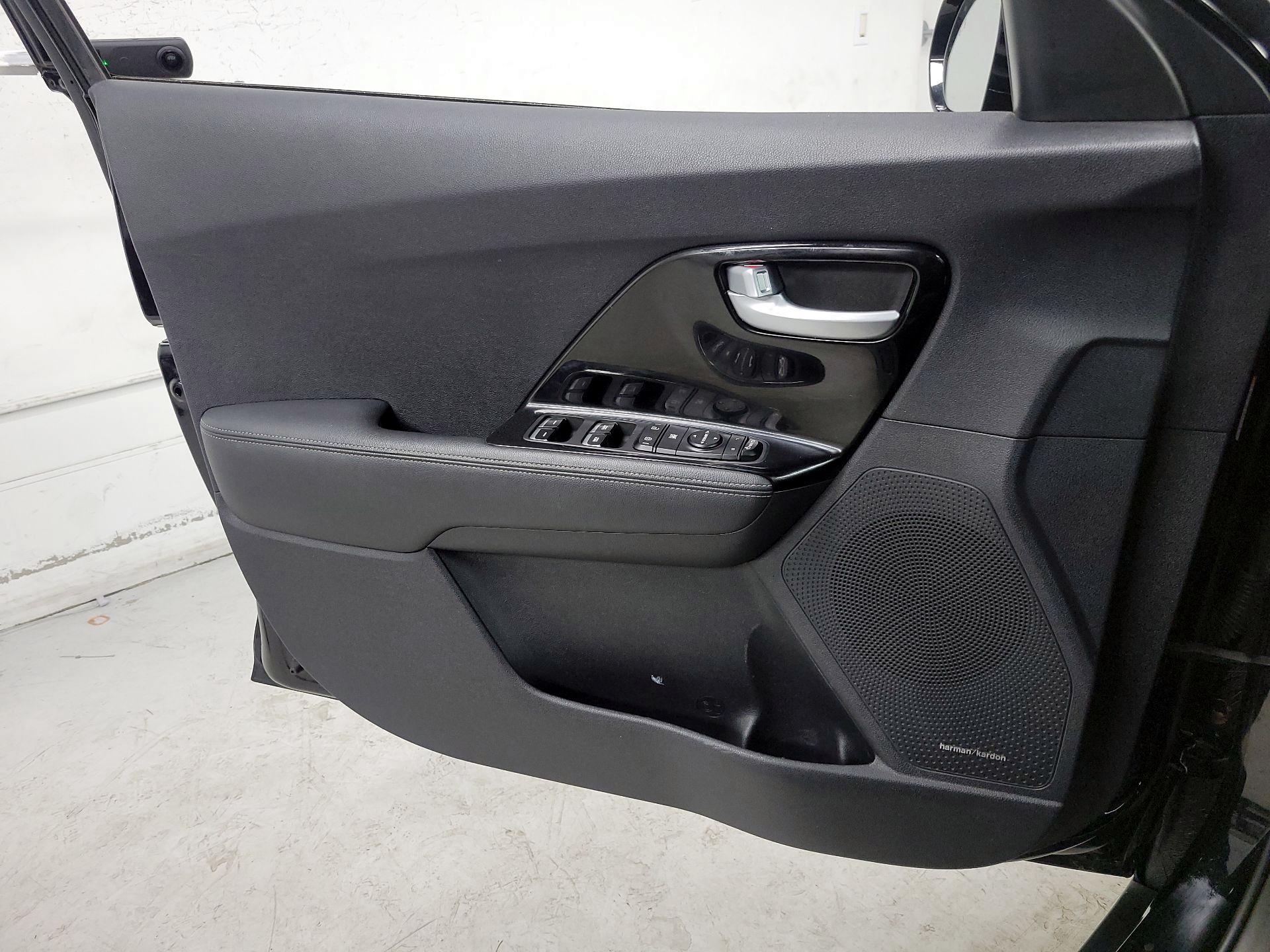 Thumbnail: 2017 Kia Niro - 12