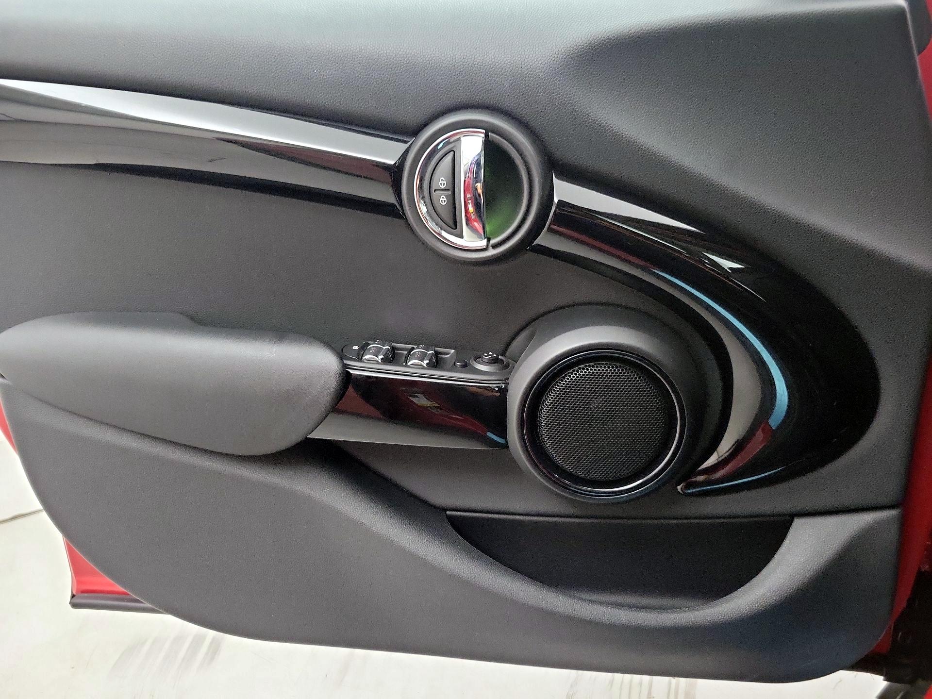 Thumbnail: 2016 MINI Cooper Hardtop - 12