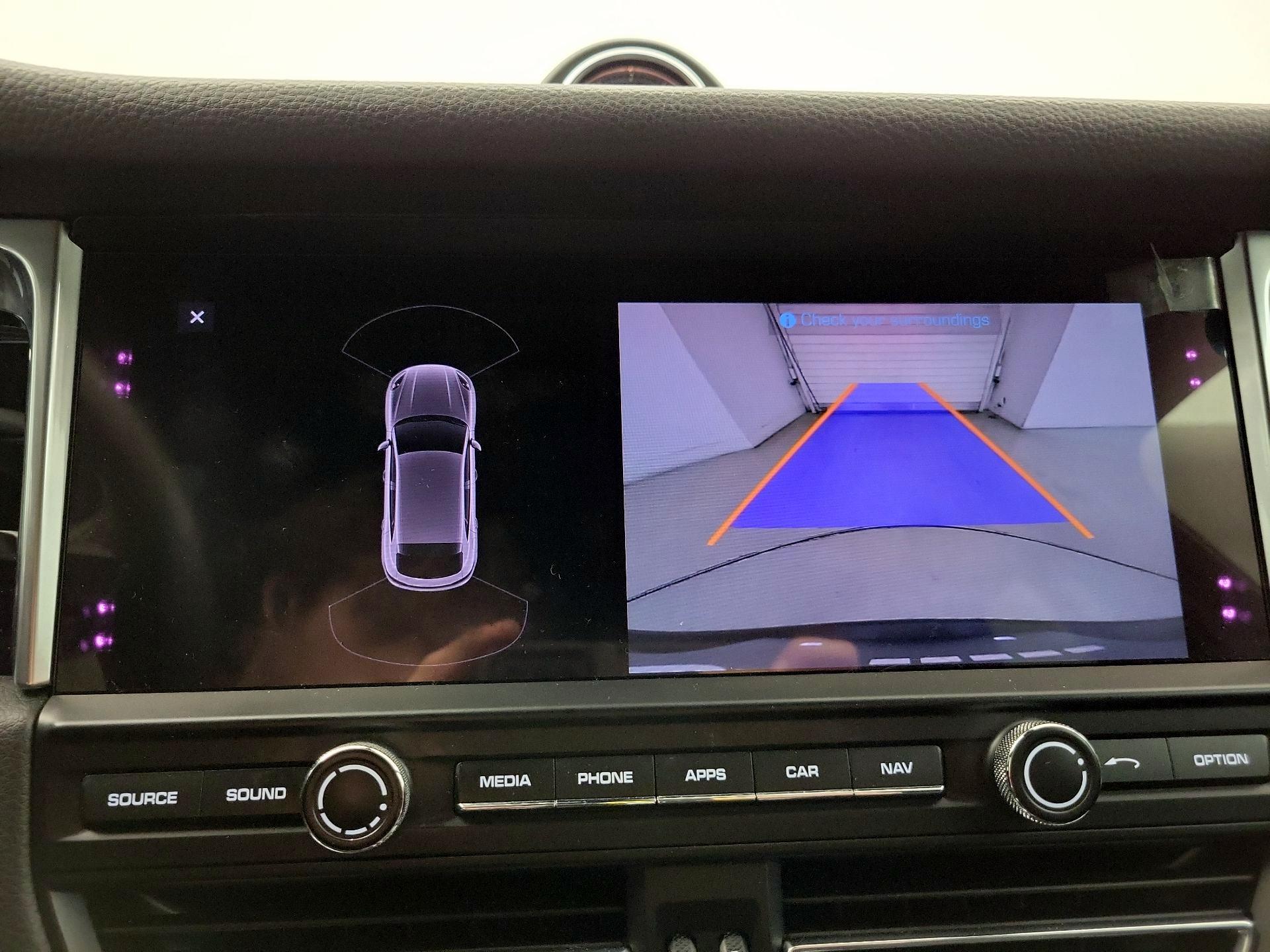Thumbnail: 2021 Porsche Macan - 15