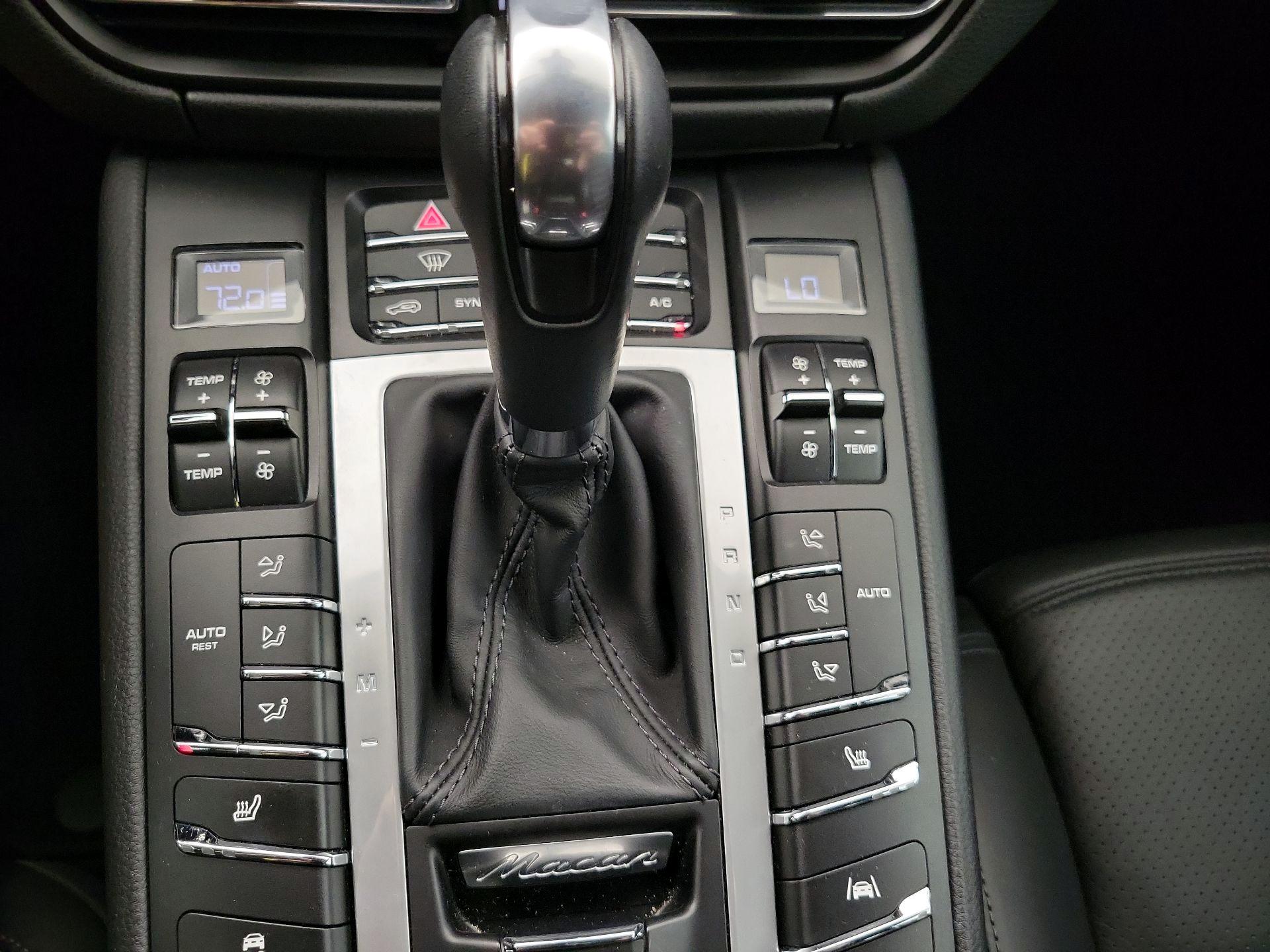 Thumbnail: 2021 Porsche Macan - 17