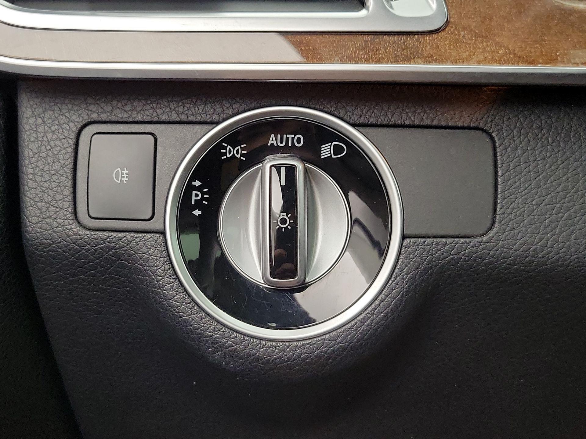 Thumbnail: 2015 Mercedes-Benz E-Class - 13