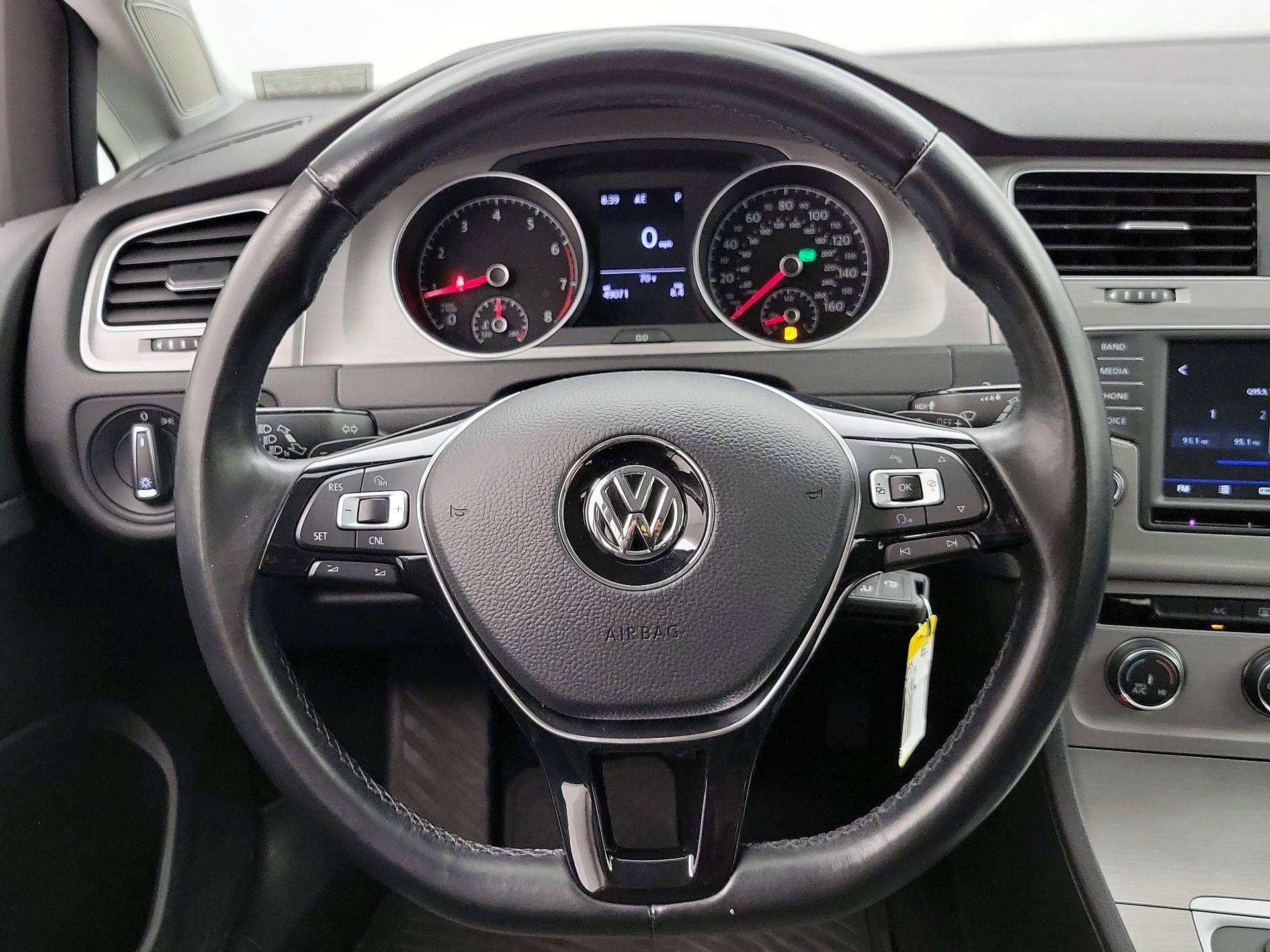 Thumbnail: 2017 Volkswagen Golf - 10