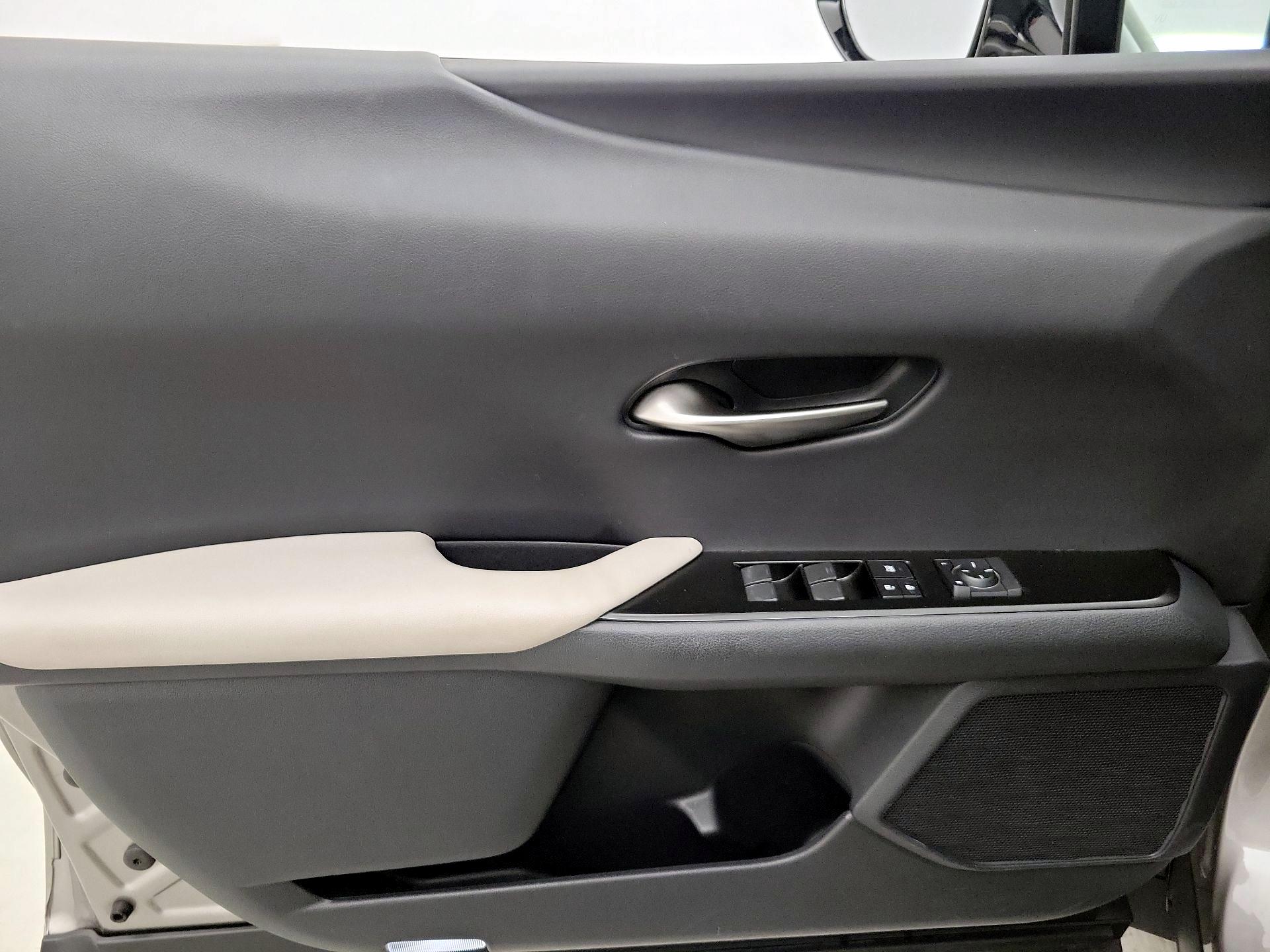 Thumbnail: 2019 Lexus UX - 12