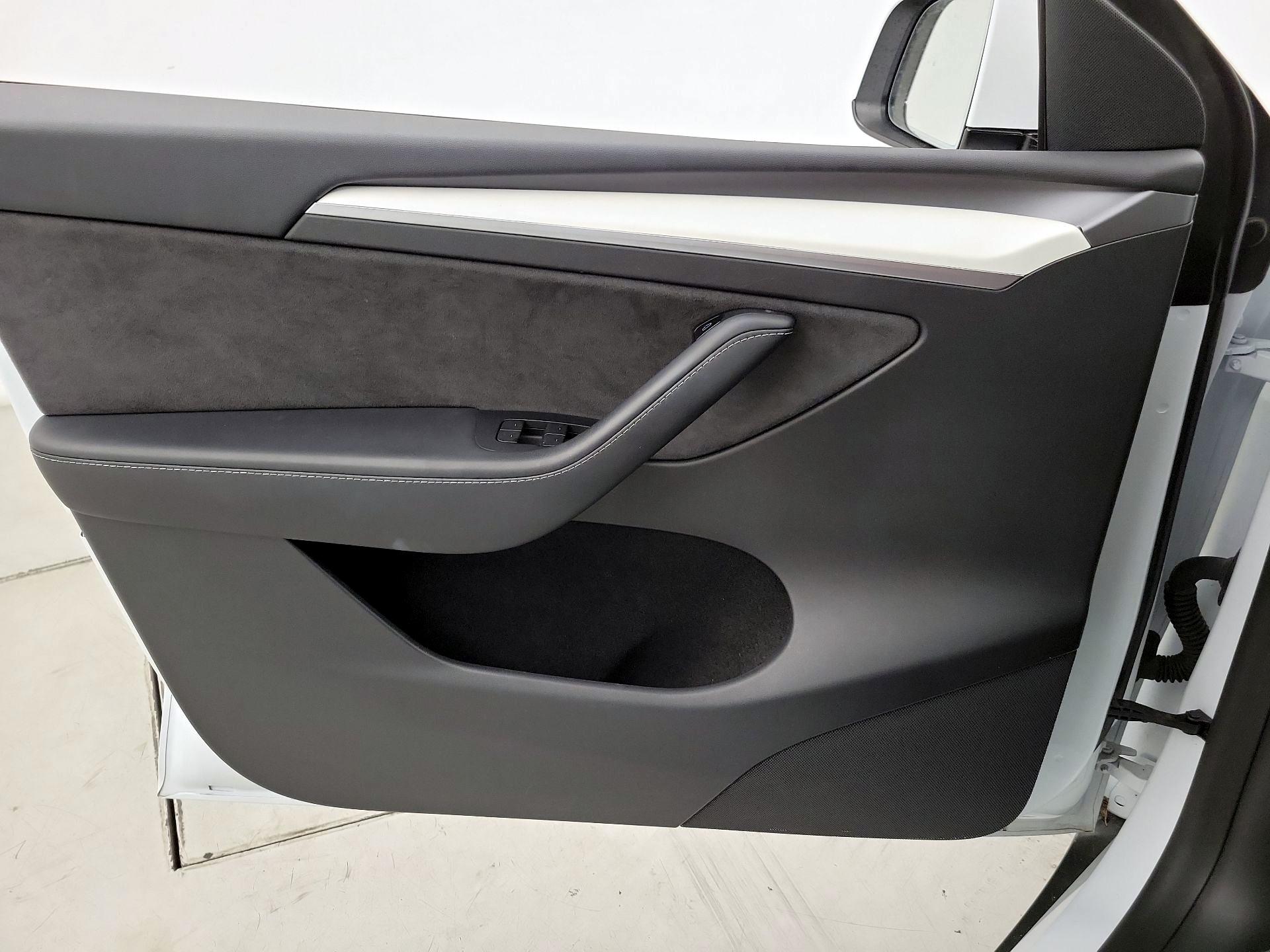 Thumbnail: 2022 Tesla Model Y - 12