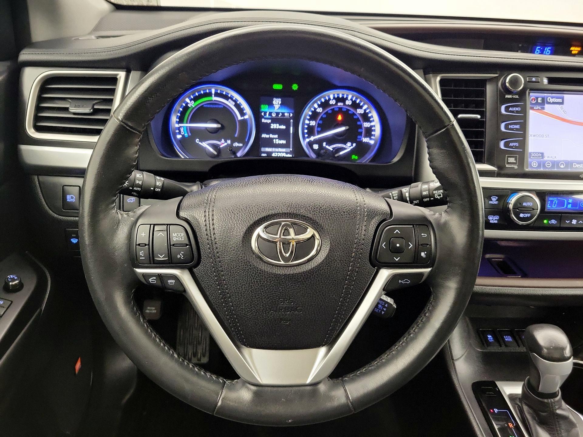 Thumbnail: 2015 Toyota Highlander - 10