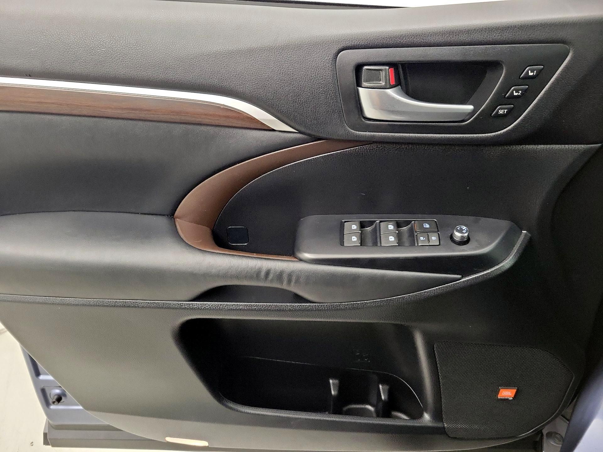 Thumbnail: 2015 Toyota Highlander - 12