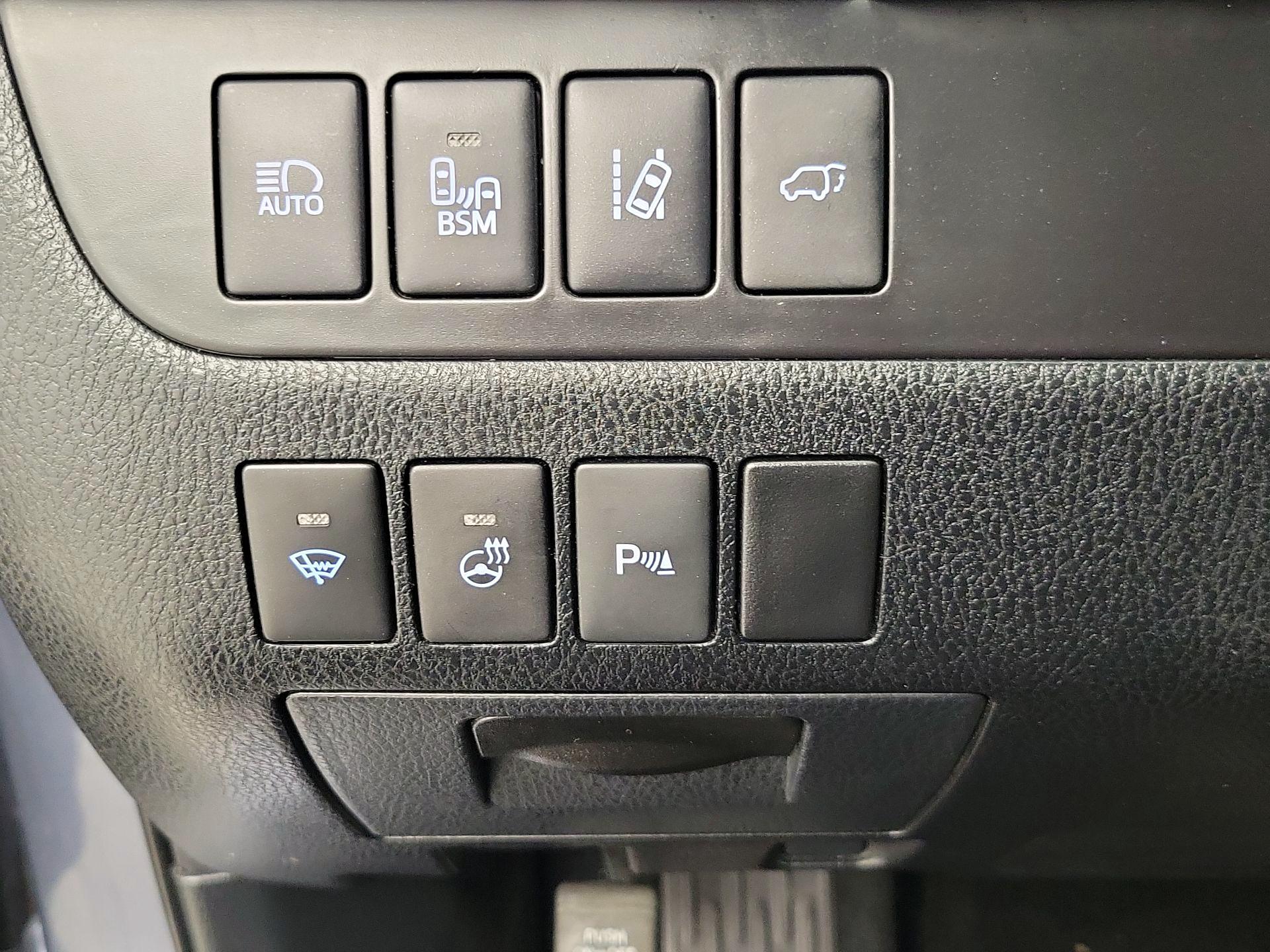 Thumbnail: 2015 Toyota Highlander - 13