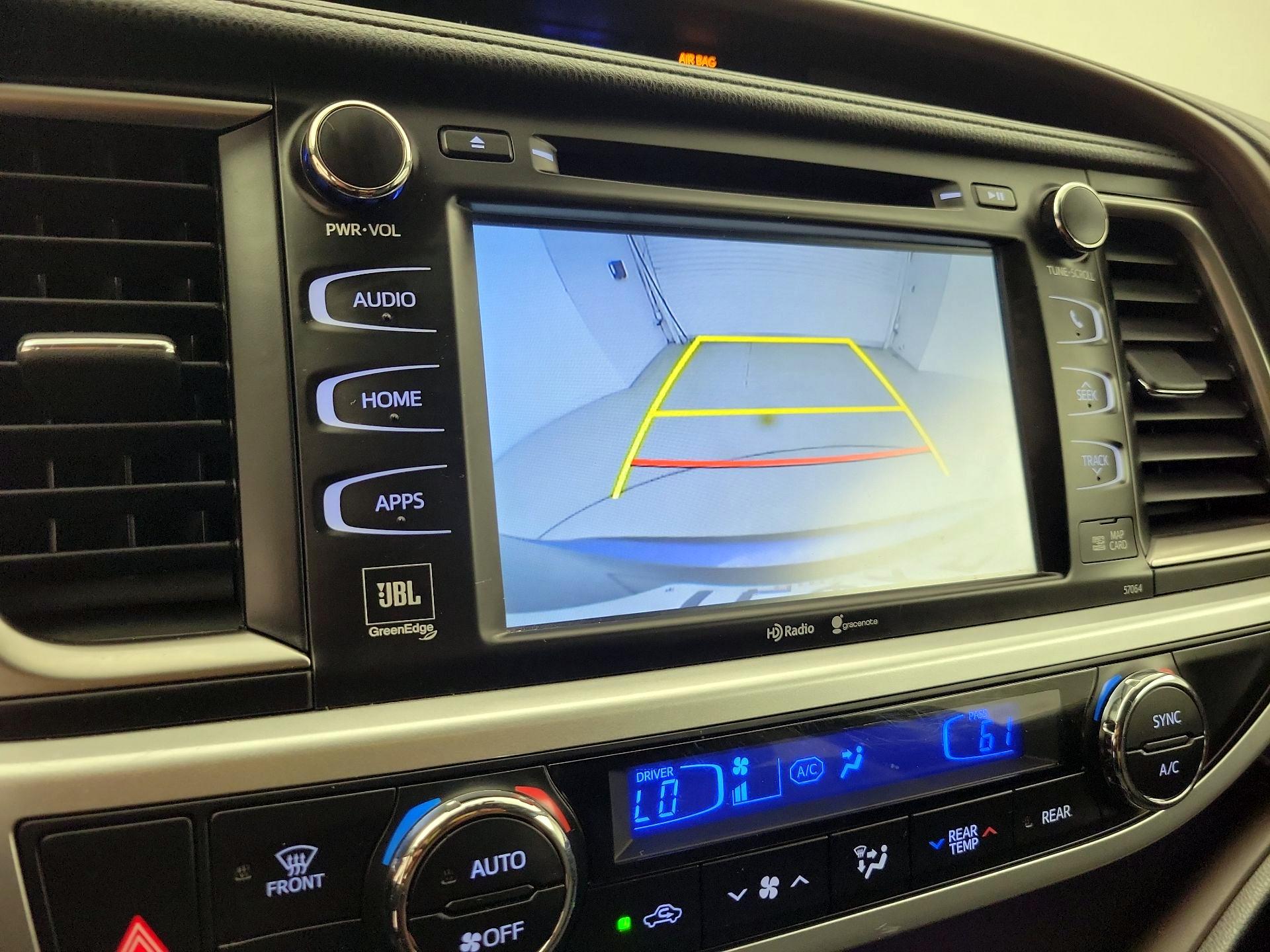 Thumbnail: 2015 Toyota Highlander - 15