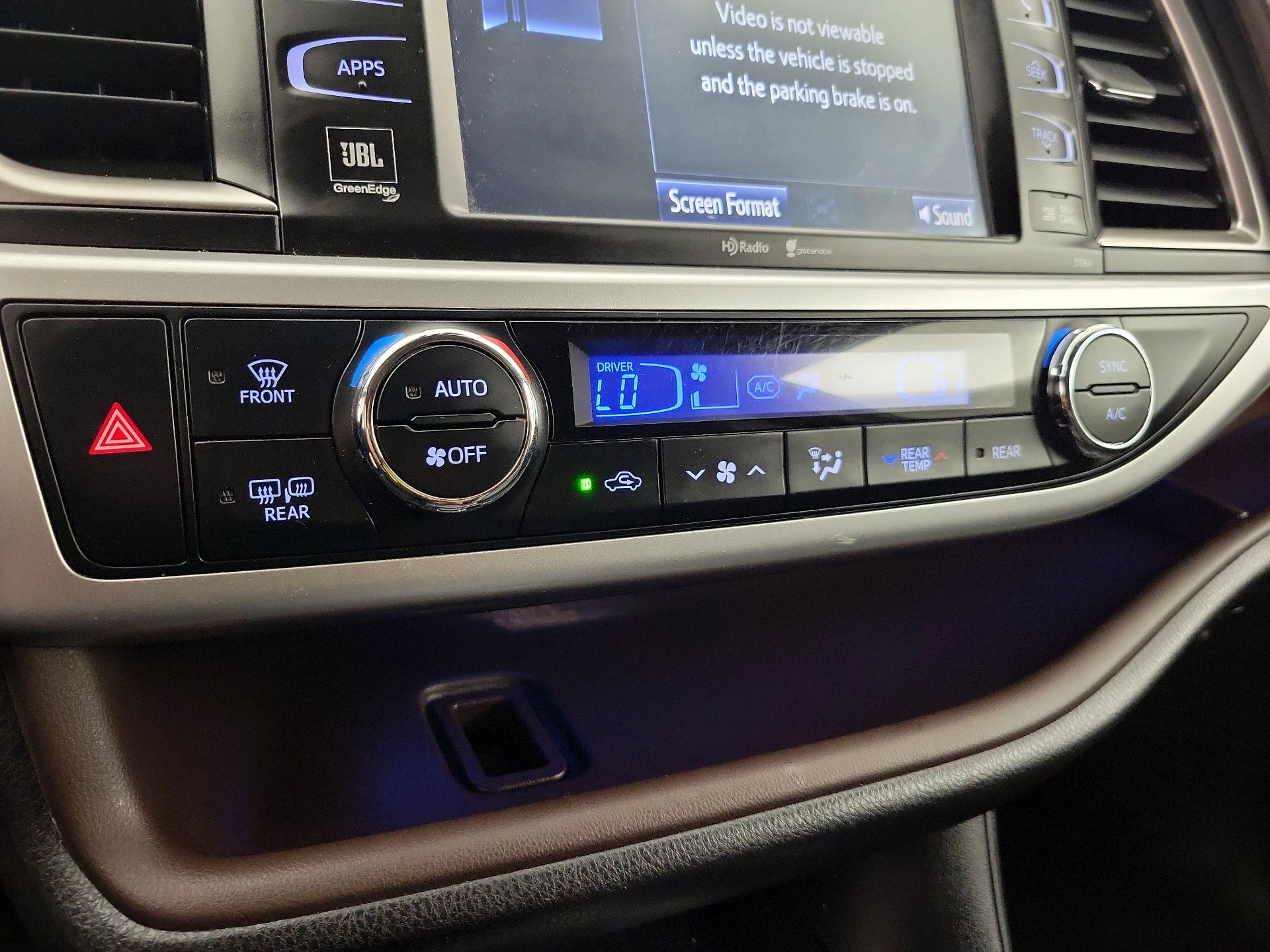 Thumbnail: 2015 Toyota Highlander - 17