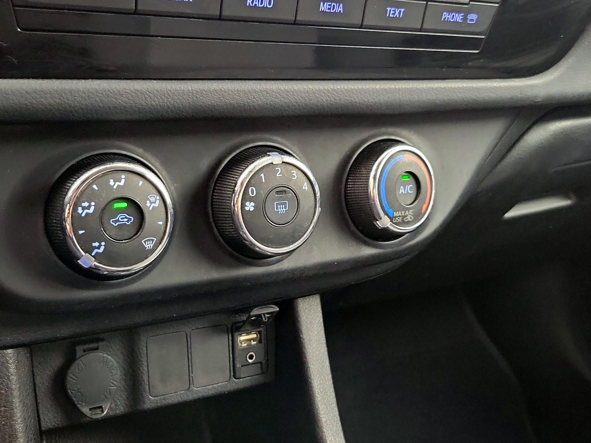 Thumbnail: 2015 Toyota Corolla - 15