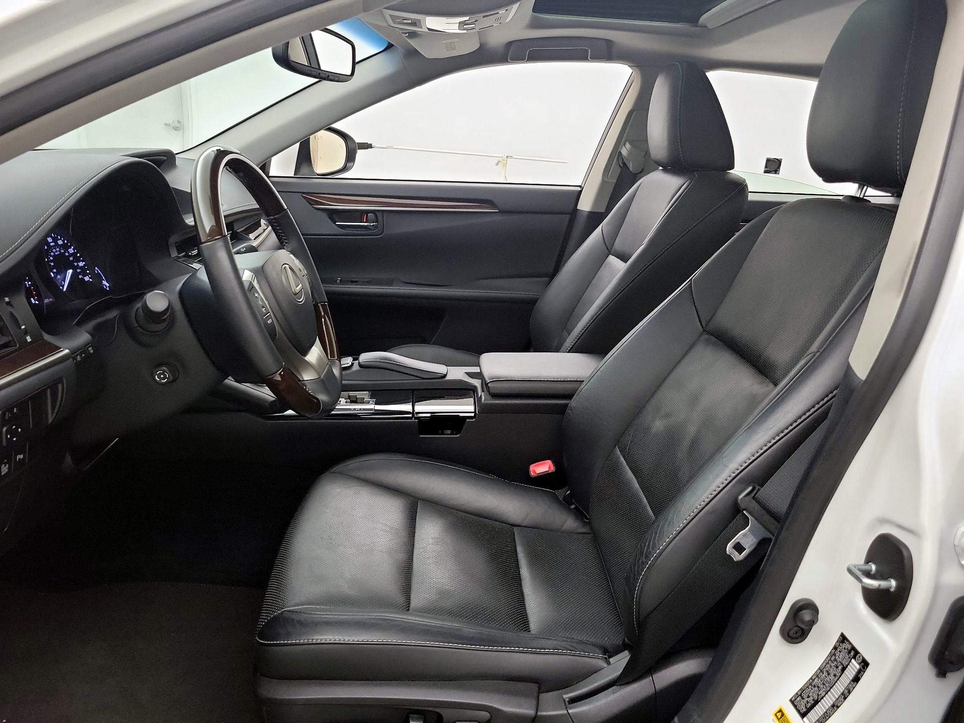 Thumbnail: 2013 Lexus ES - 11