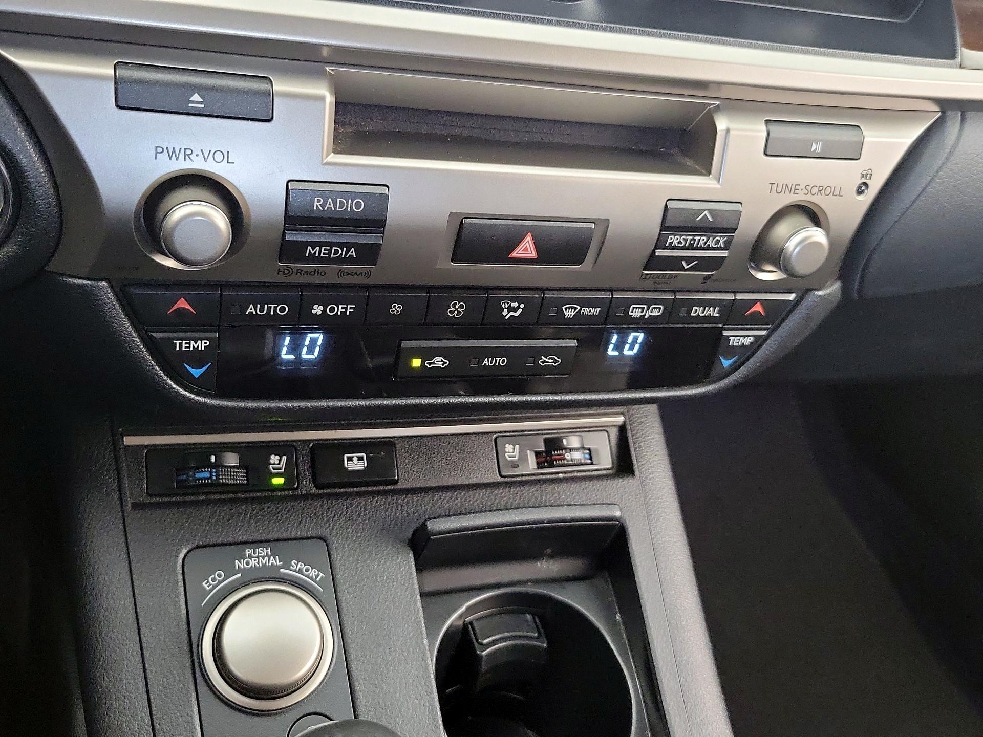 Thumbnail: 2013 Lexus ES - 17
