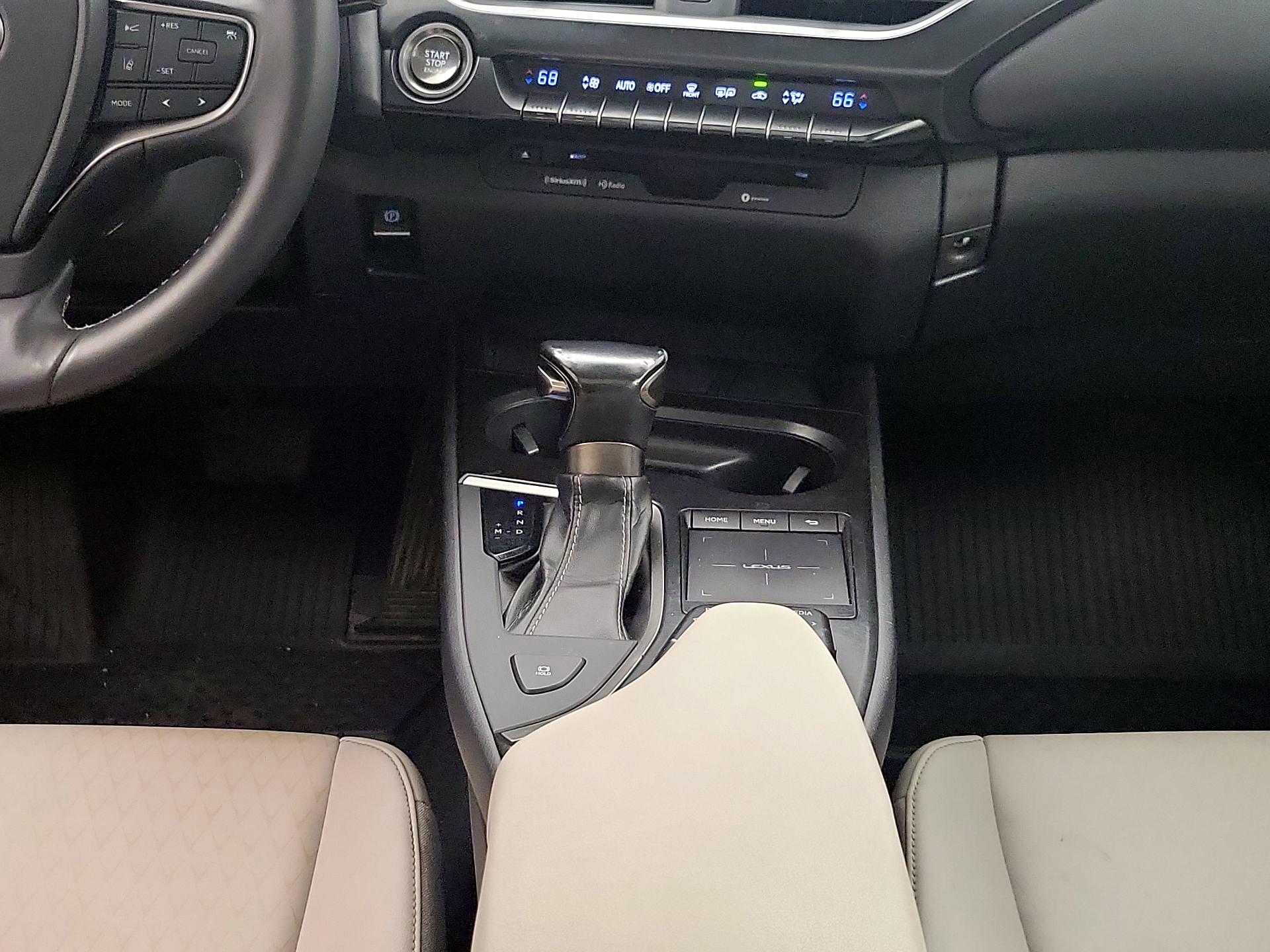 Thumbnail: 2019 Lexus UX - 17