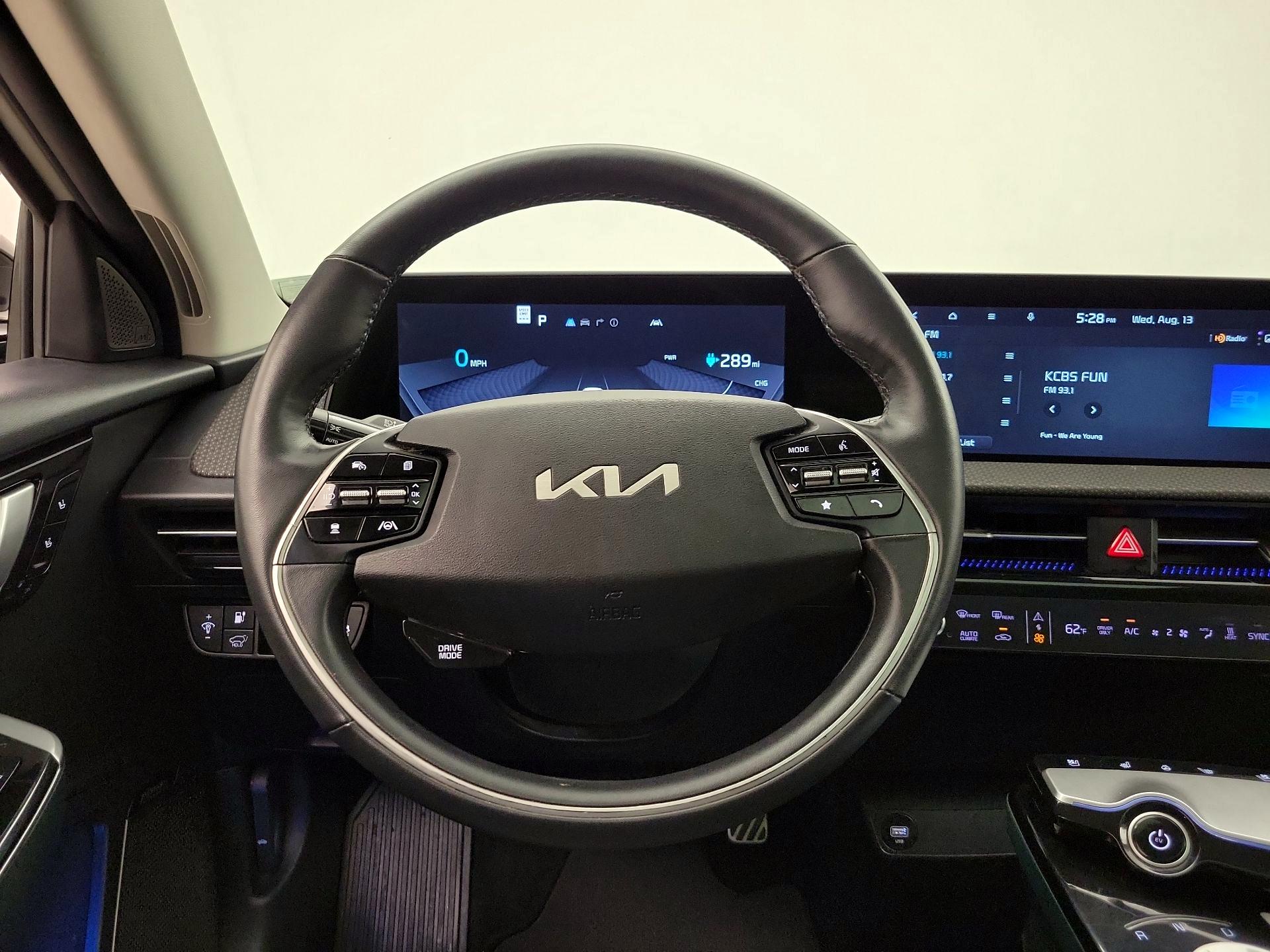 Thumbnail: 2022 Kia EV6 - 10