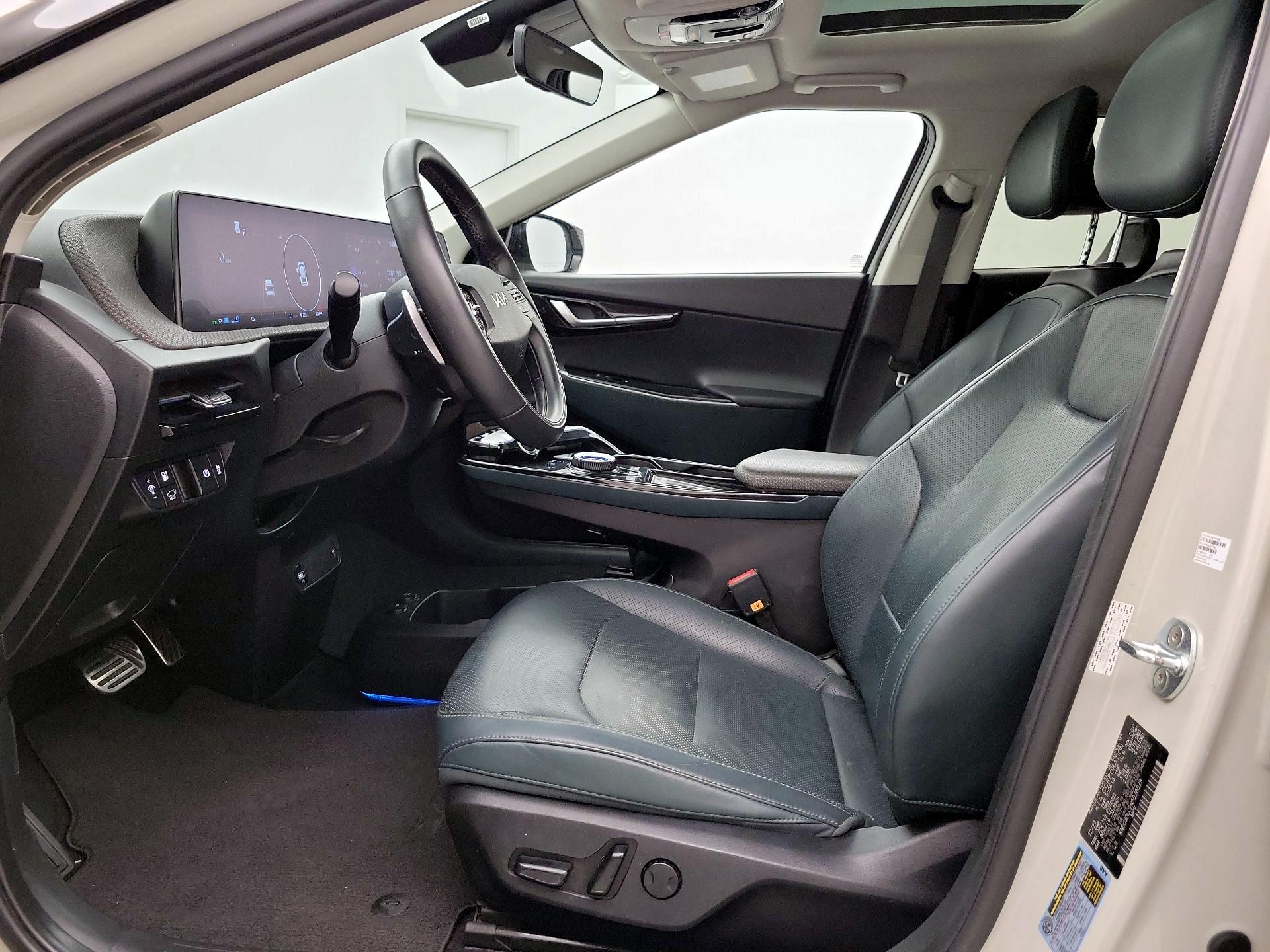 Thumbnail: 2022 Kia EV6 - 11