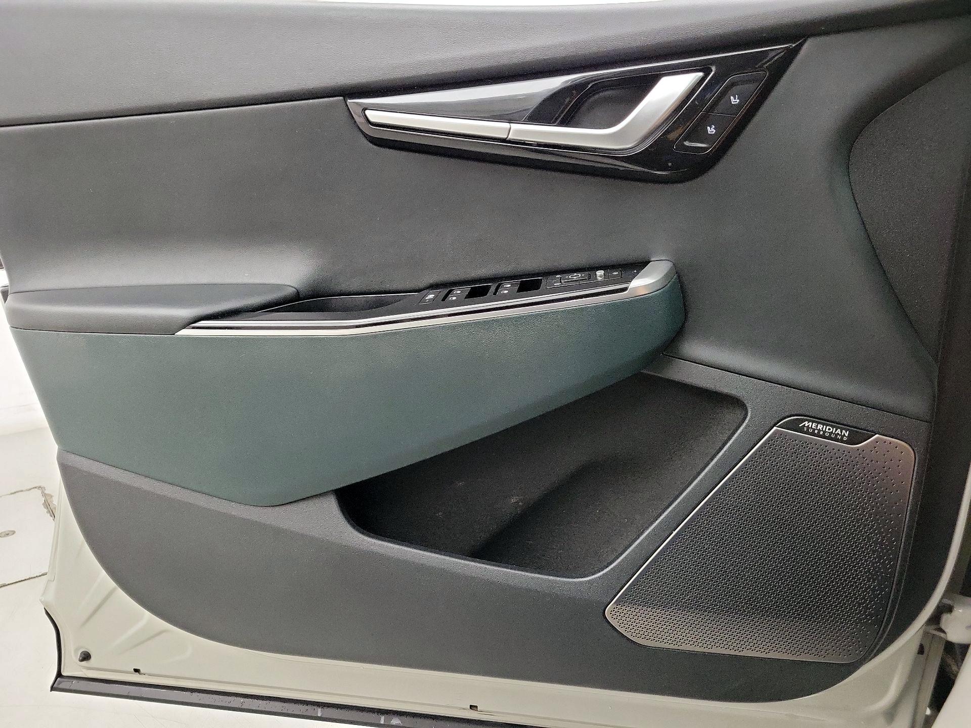 Thumbnail: 2022 Kia EV6 - 12
