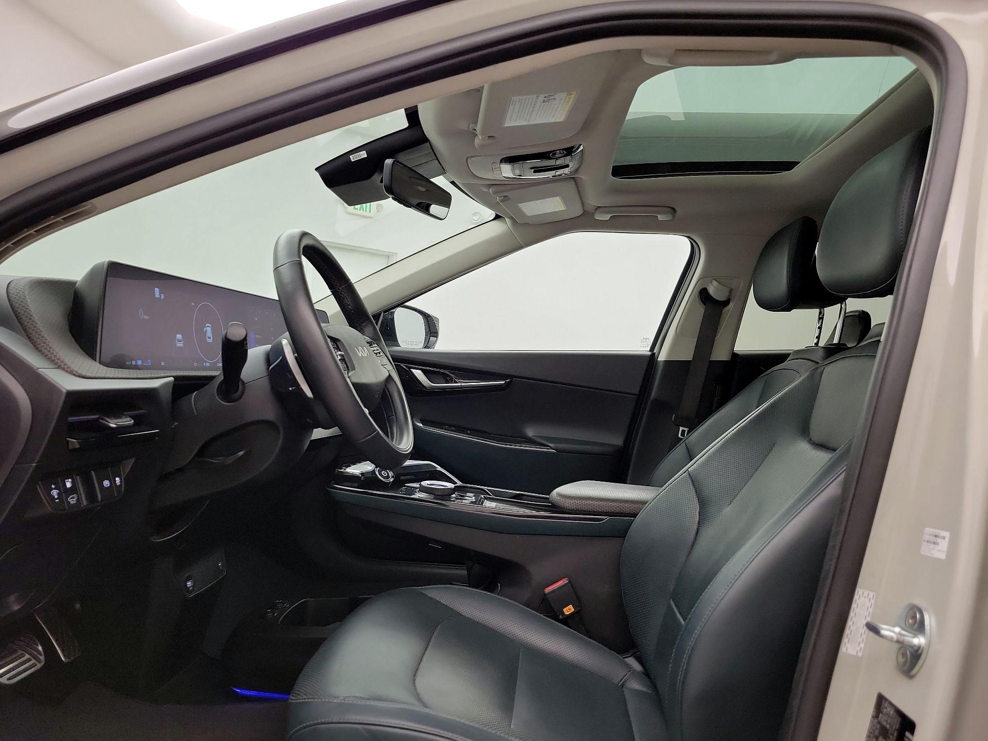 Thumbnail: 2022 Kia EV6 - 20