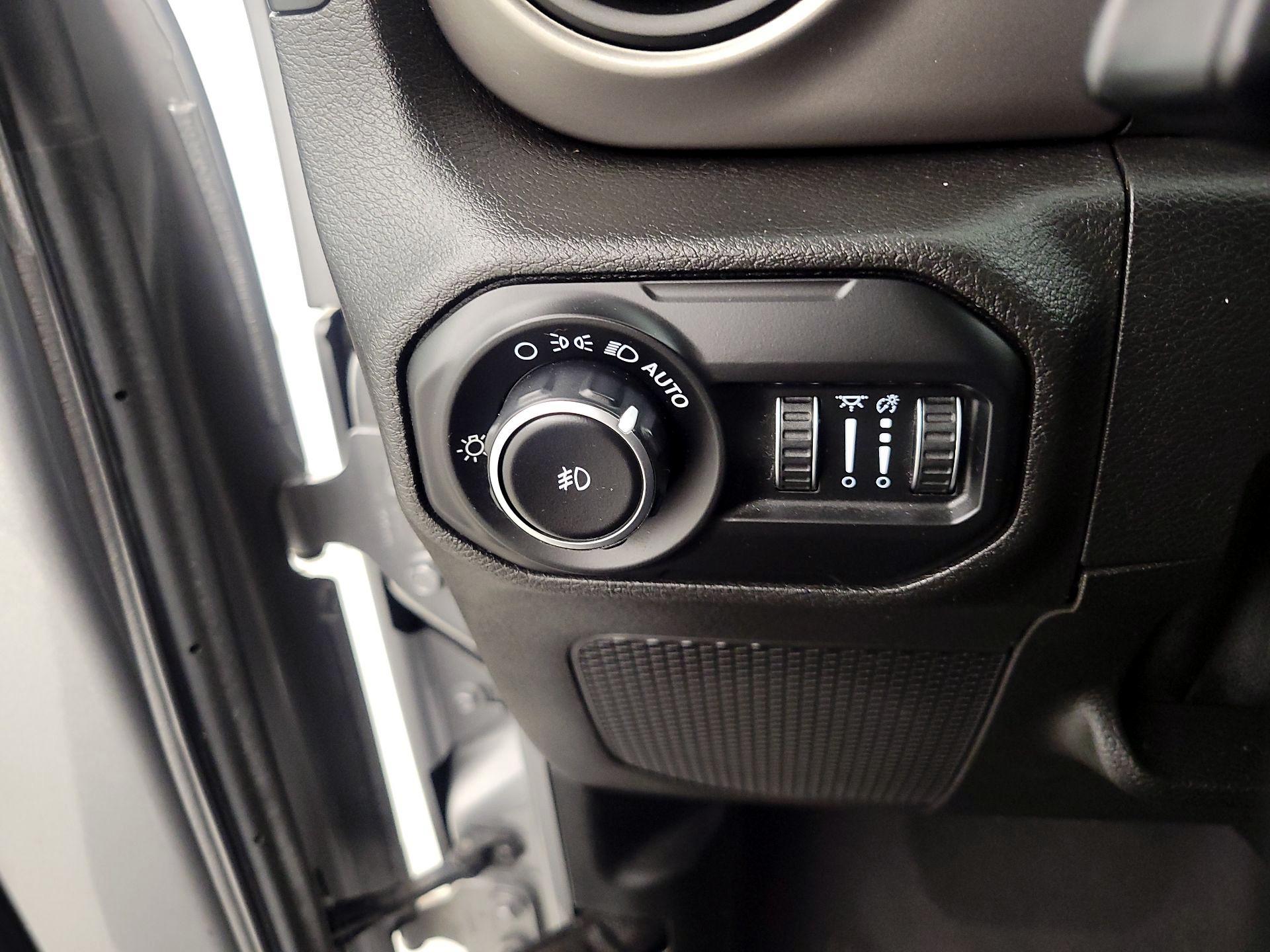 Thumbnail: 2018 Jeep Wrangler - 13